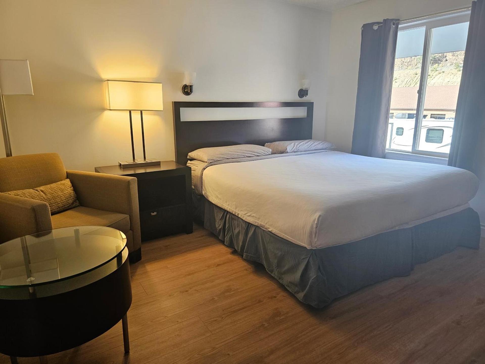 H&H Motor Lodge photo 26