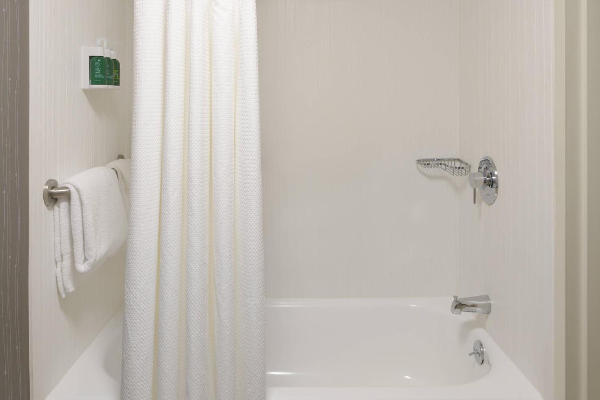 Courtyard by Marriott Lynchburg photo 11