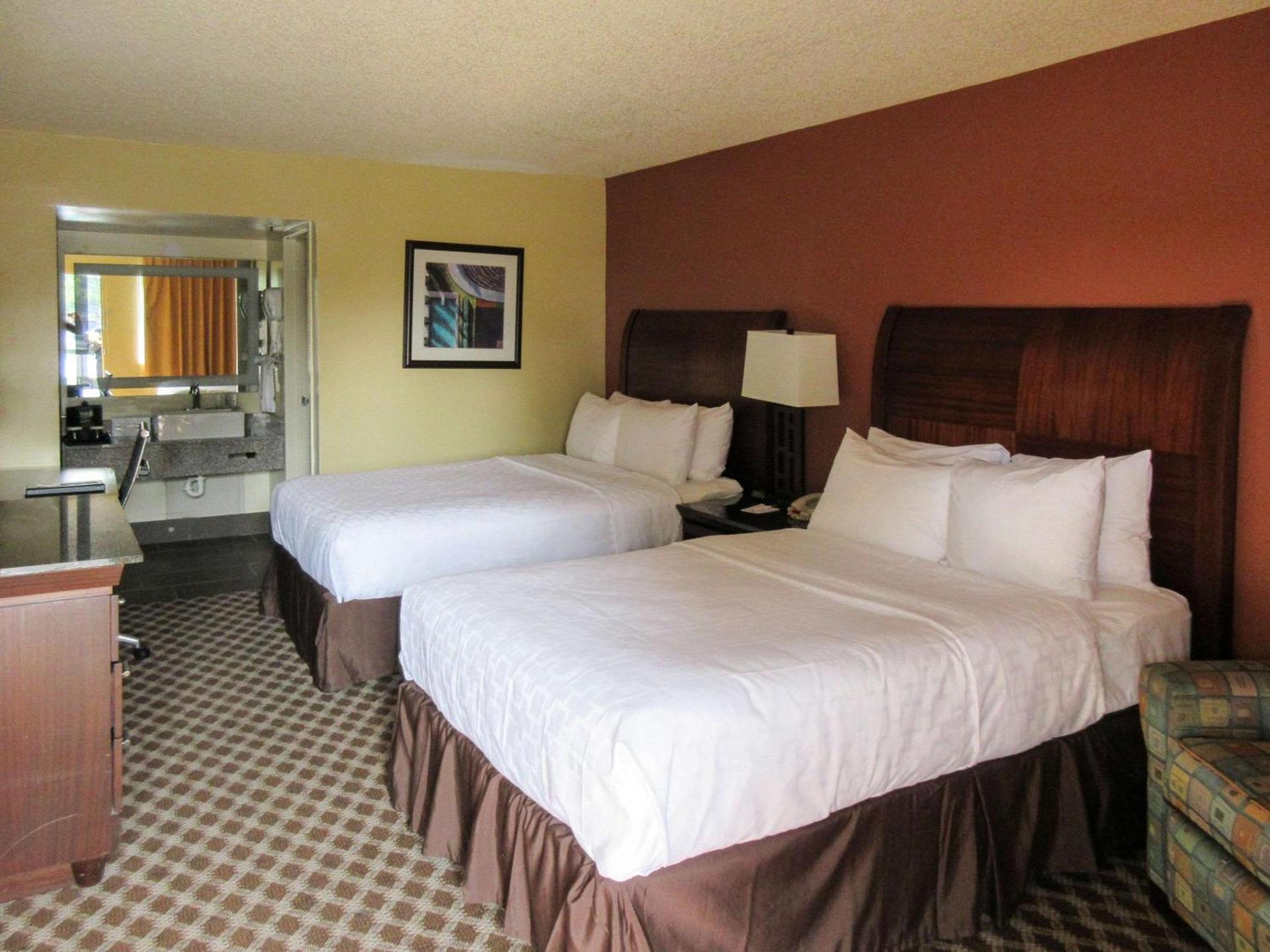 Clarion Inn photo 7
