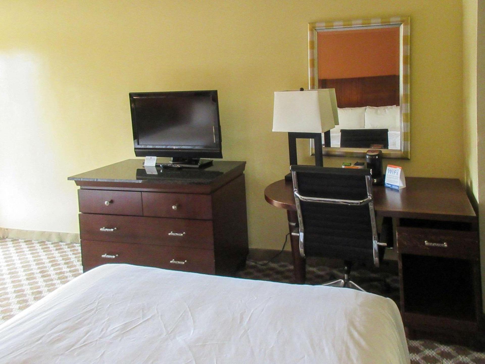 Clarion Inn photo 9