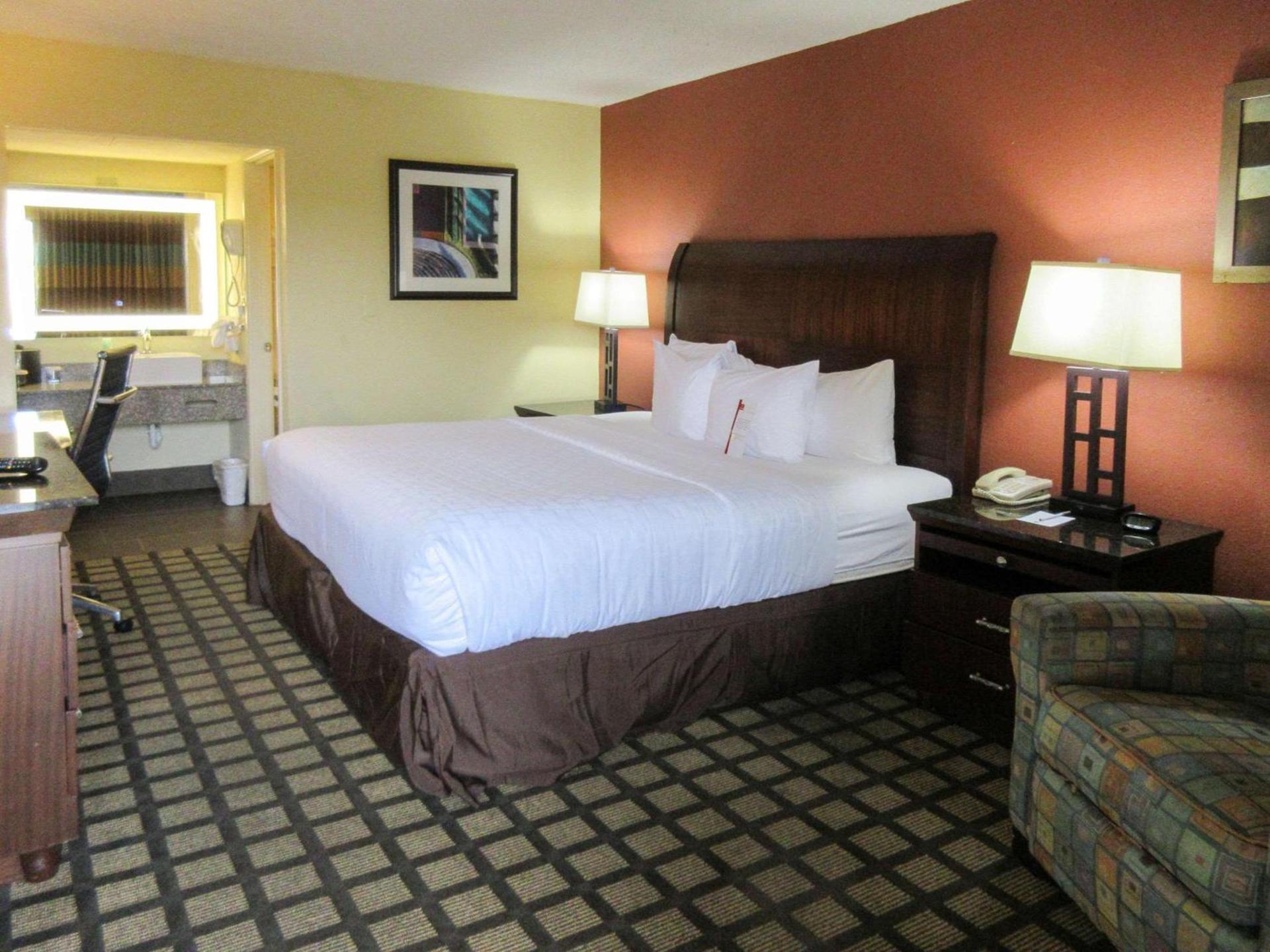 Clarion Inn photo 10