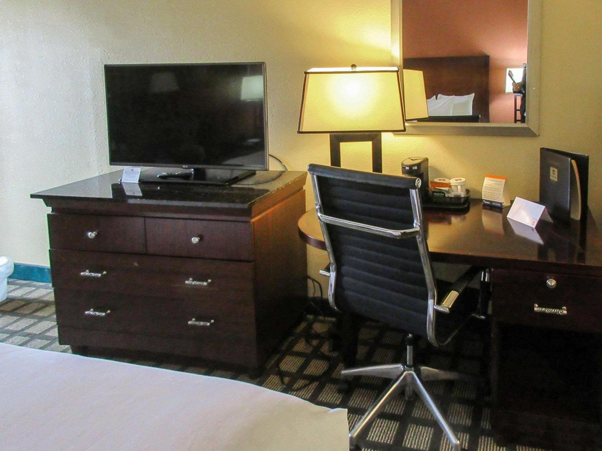 Clarion Inn photo 12
