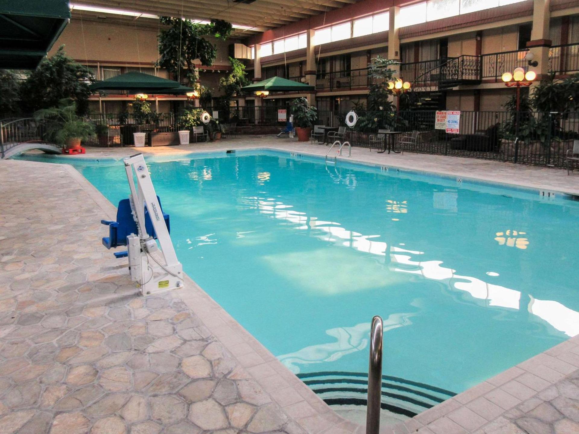 Clarion Inn photo 14