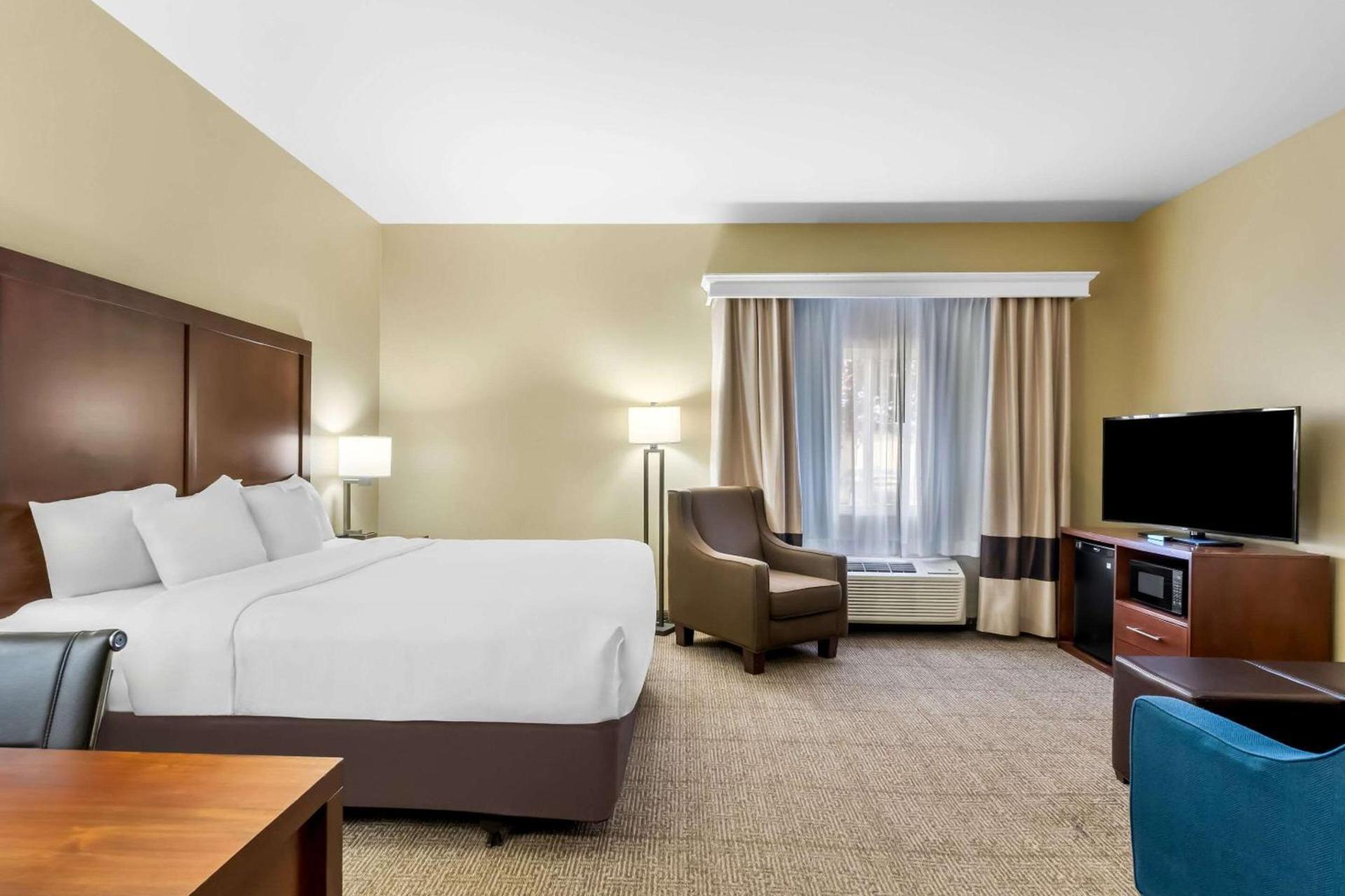 Comfort Inn & Suites Near University of Wyoming photo 29