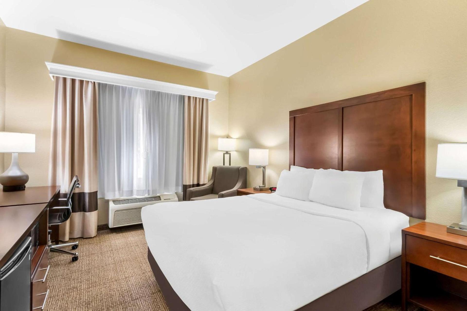 Comfort Inn & Suites Near University of Wyoming photo 17