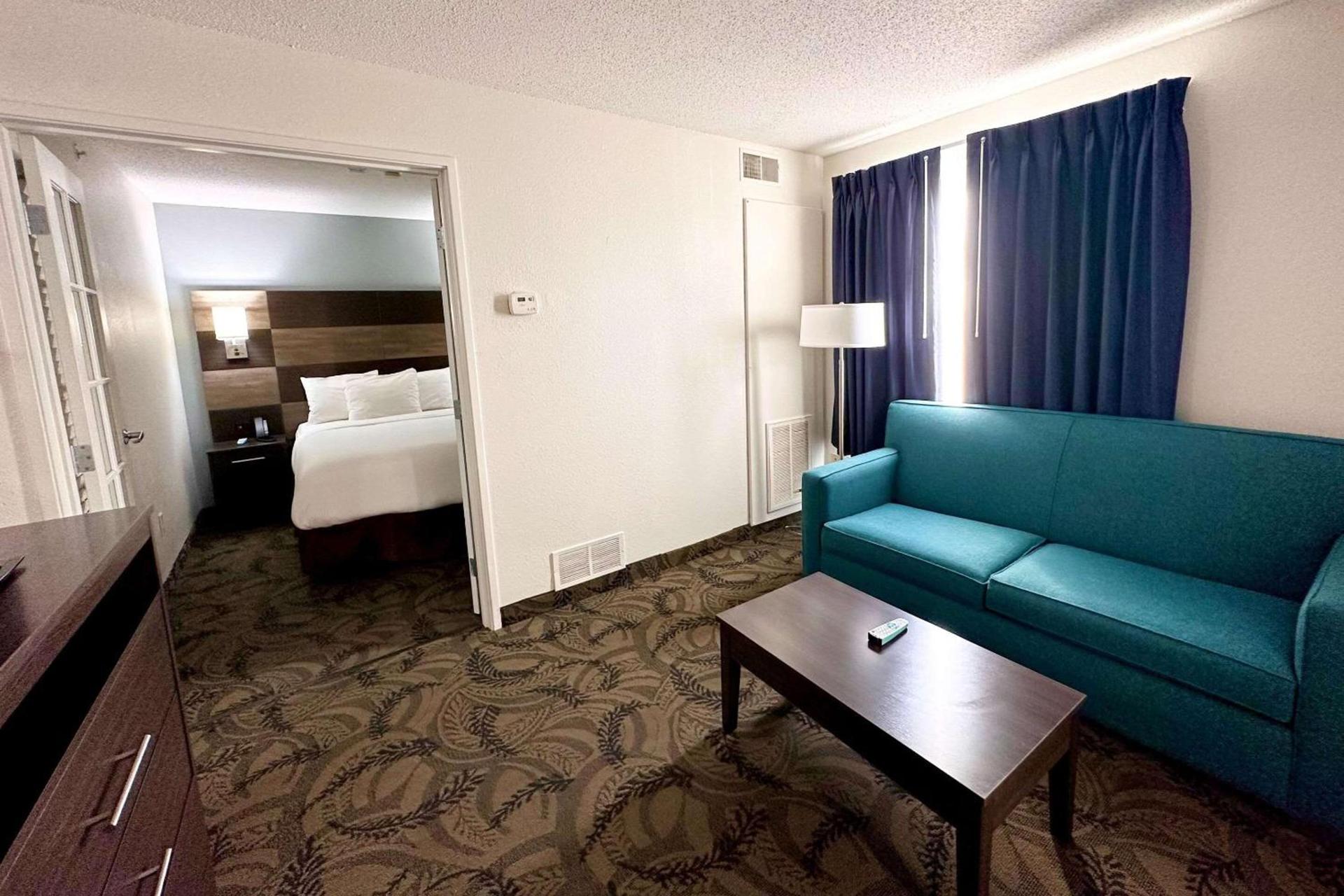 MainStay Suites Madison Airport photo 7