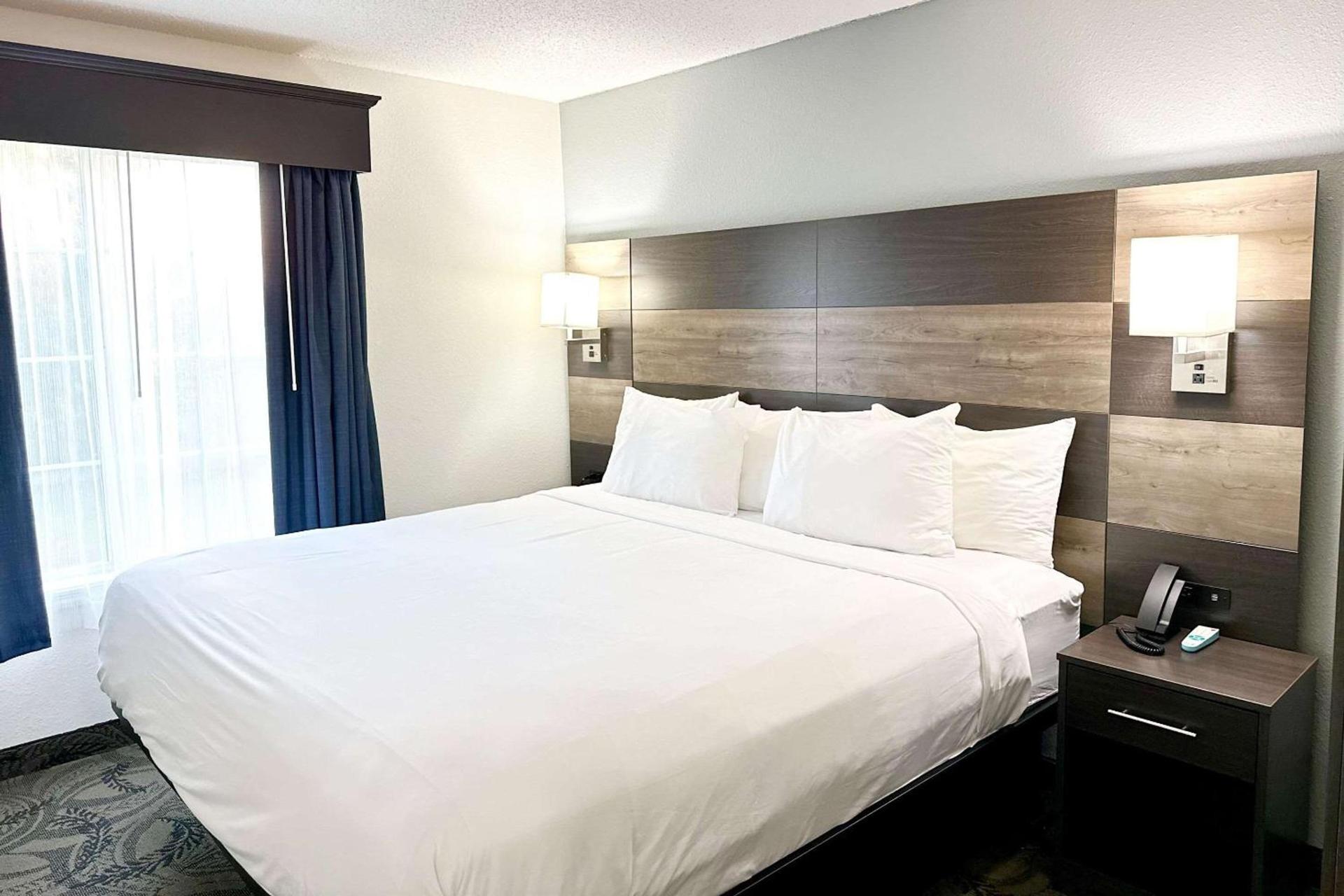 MainStay Suites Madison Airport photo 13