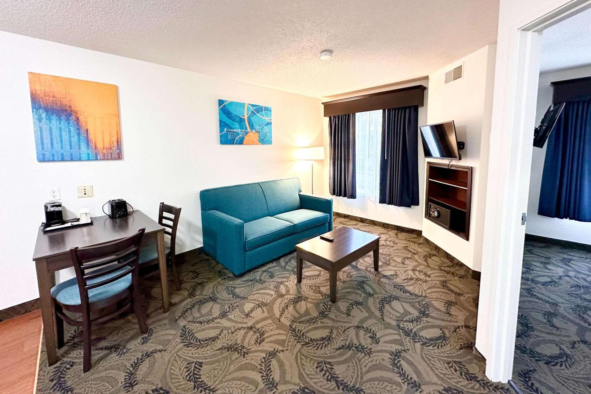 MainStay Suites Madison Airport photo 14