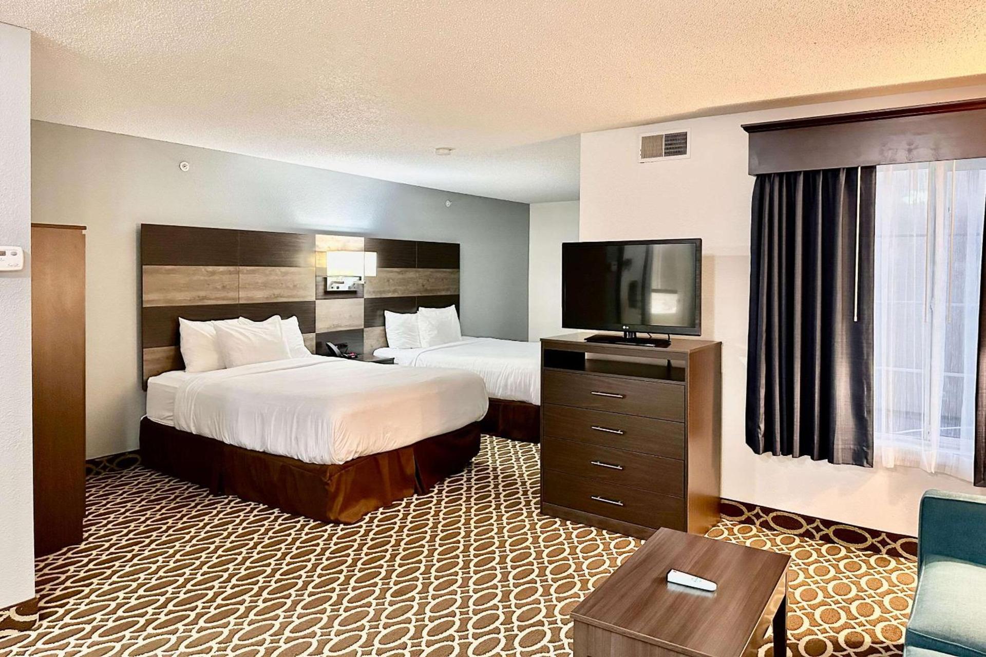 MainStay Suites Madison Airport photo 17