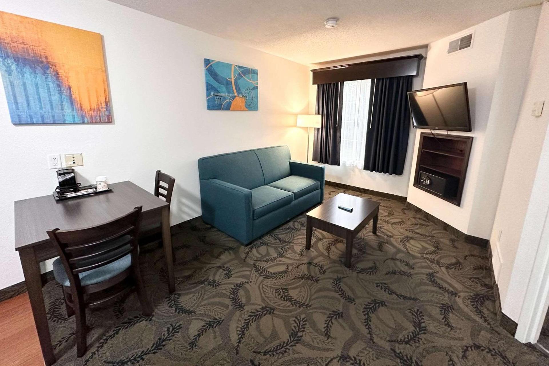 MainStay Suites Madison Airport photo 20