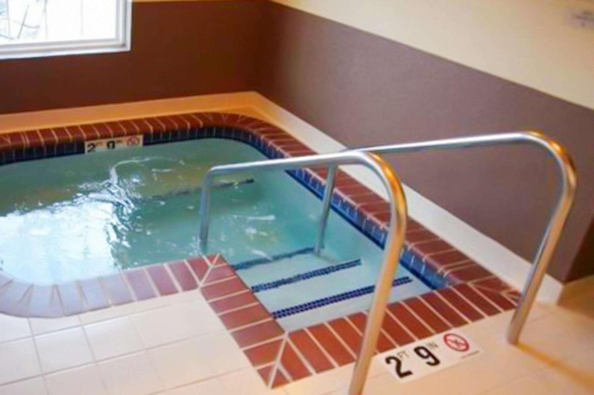 MainStay Suites Madison Airport photo 39