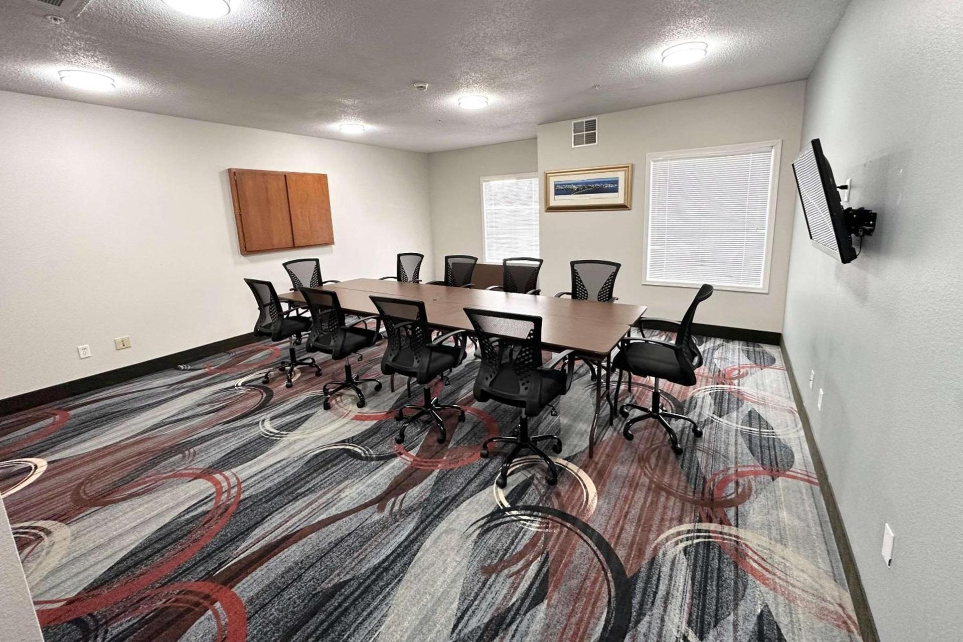 MainStay Suites Madison Airport photo 48