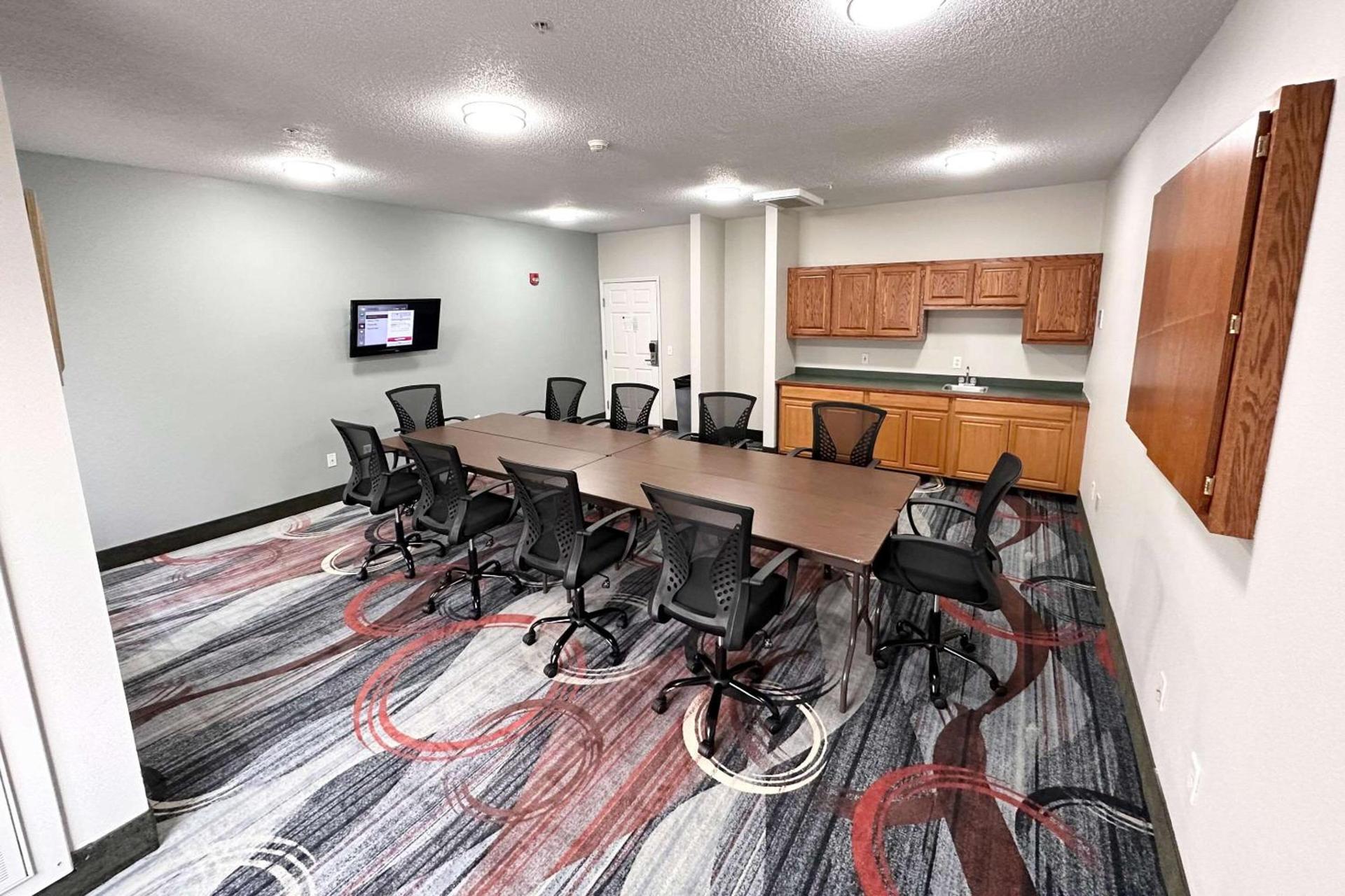 MainStay Suites Madison Airport photo 50