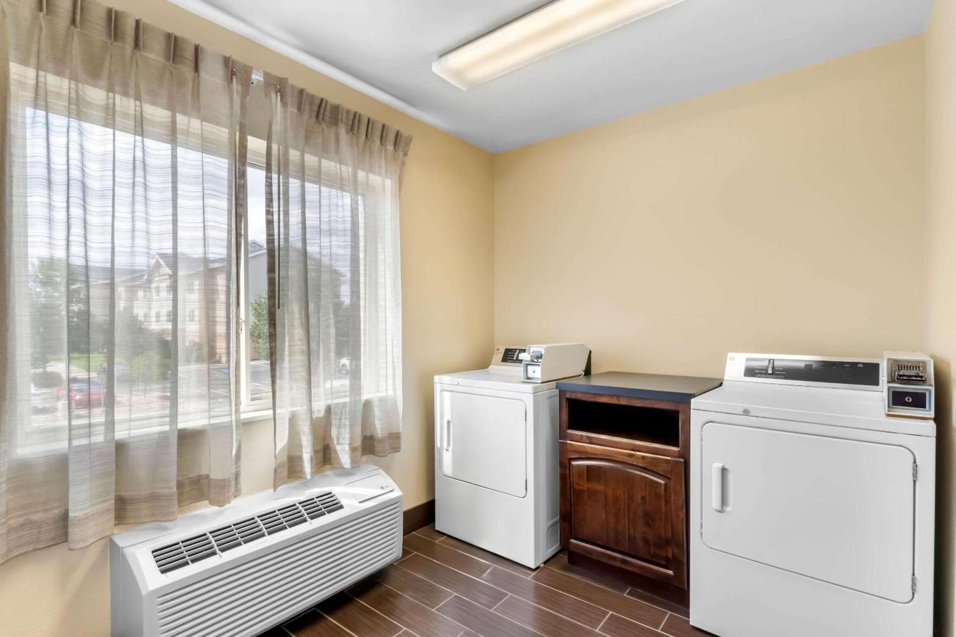 Comfort Inn & Suites Near University of Wyoming photo 40