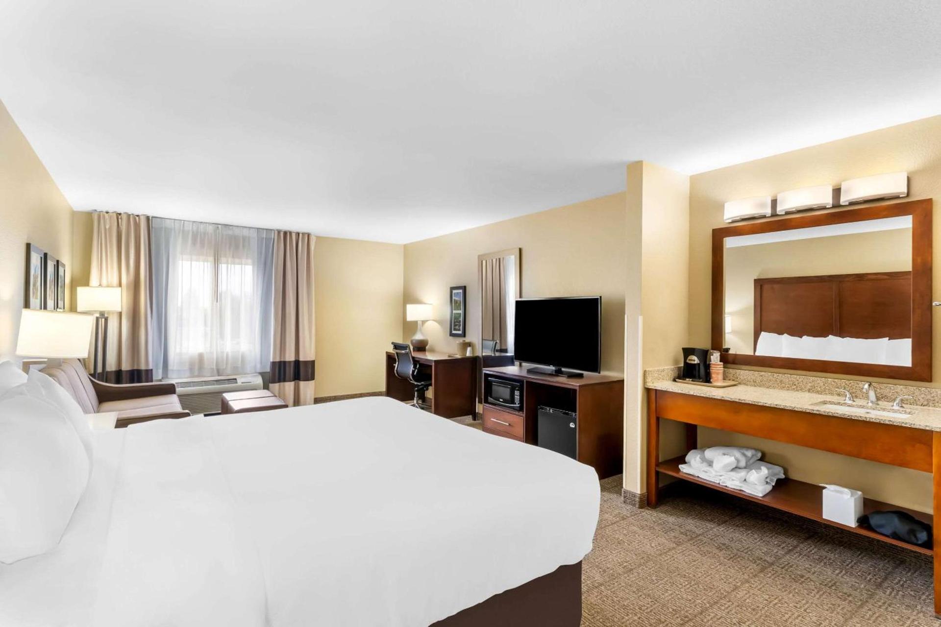 Comfort Inn & Suites Near University of Wyoming photo 24