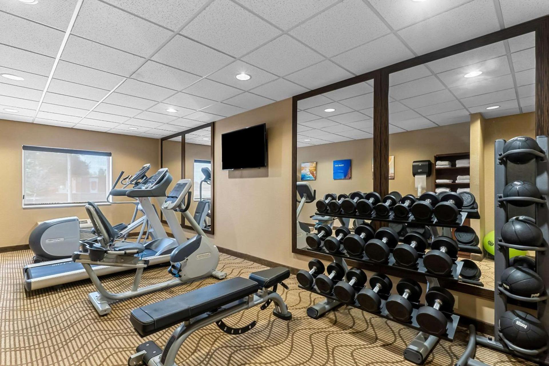 Comfort Inn & Suites Near University of Wyoming photo 35
