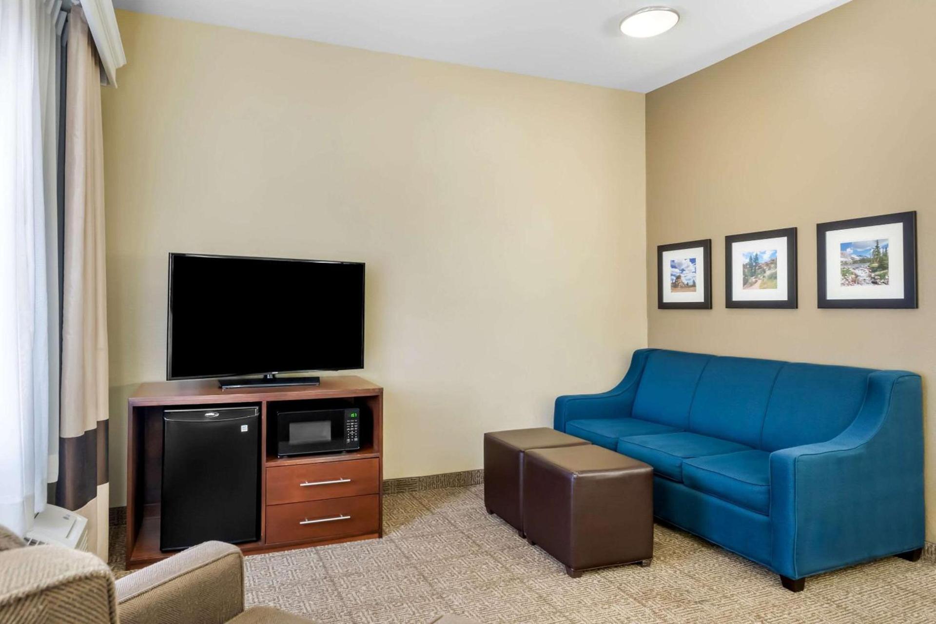 Comfort Inn & Suites Near University of Wyoming photo 31