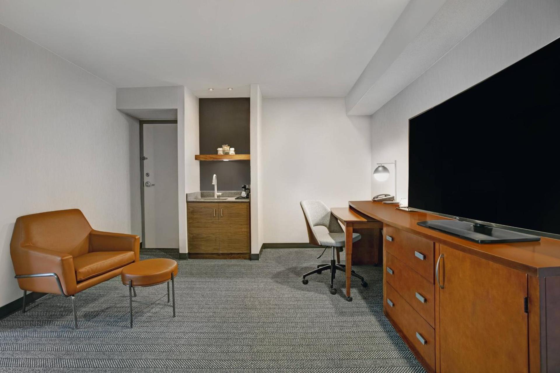 Courtyard Chicago Elmhurst/Oakbrook Area photo 26
