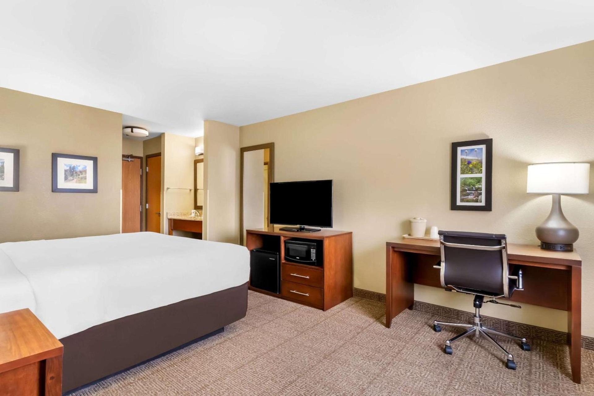 Comfort Inn & Suites Near University of Wyoming photo 10