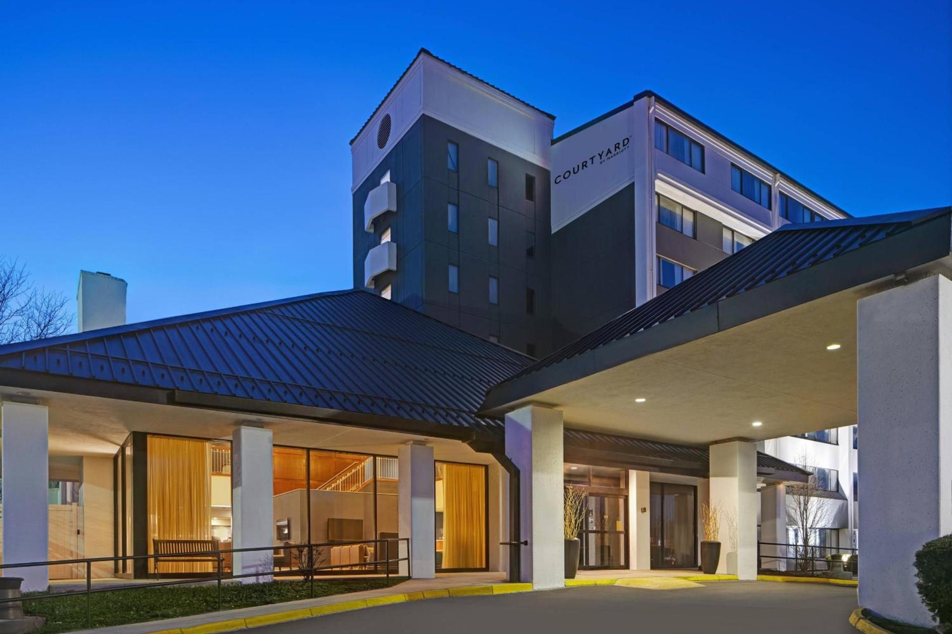Courtyard Chicago Elmhurst/Oakbrook Area photo 2