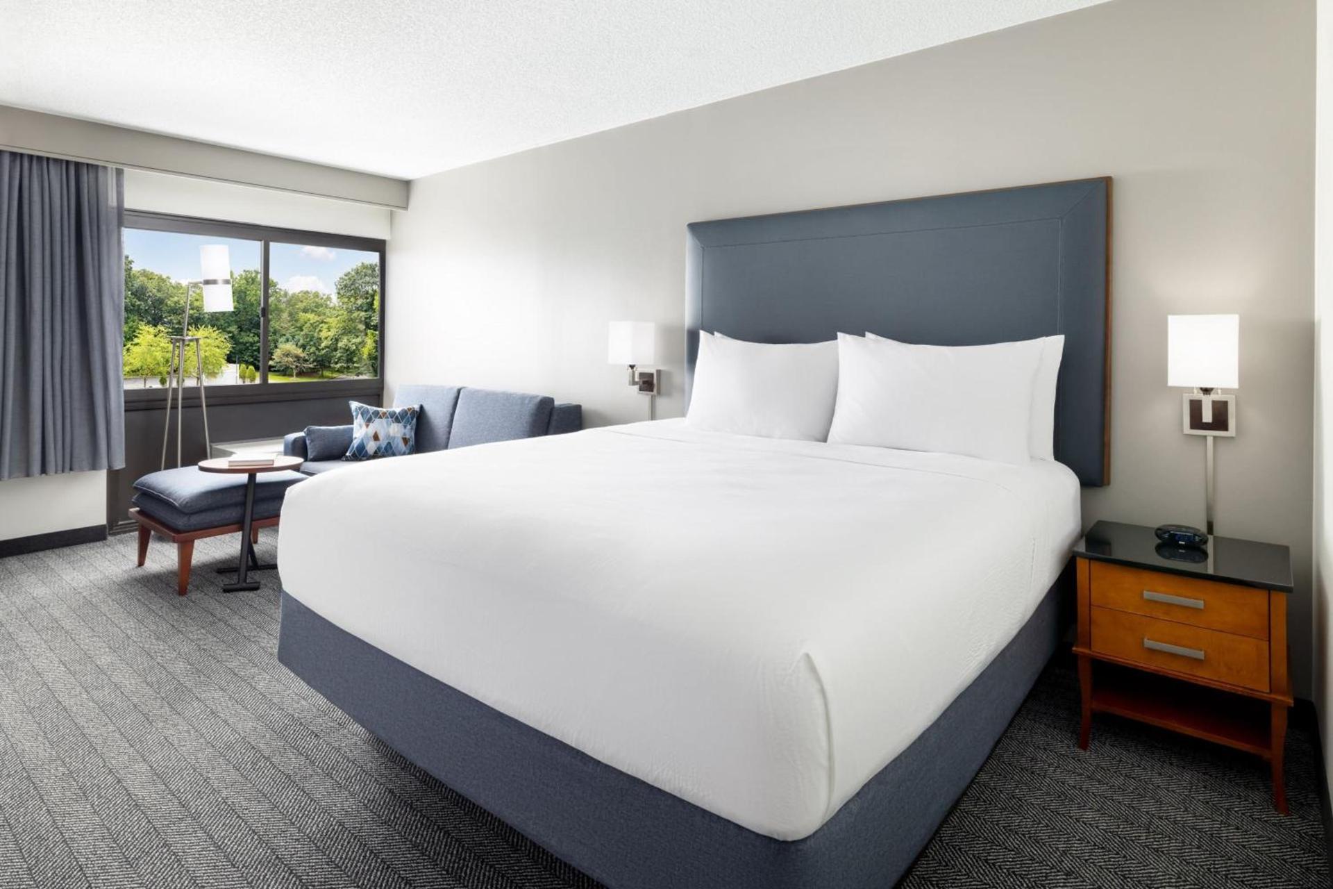 Courtyard by Marriott Montvale photo 9
