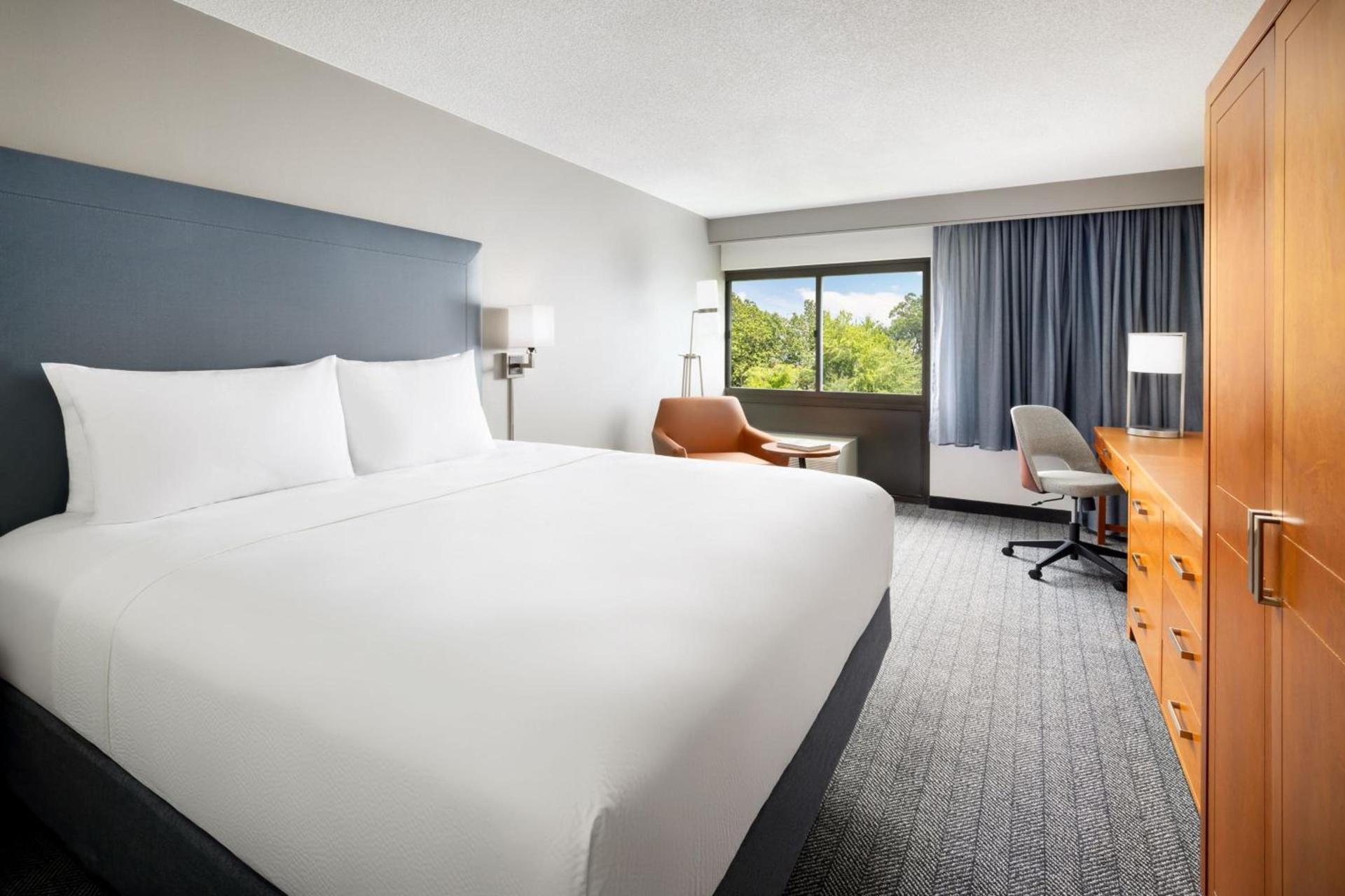 Courtyard by Marriott Montvale photo 13