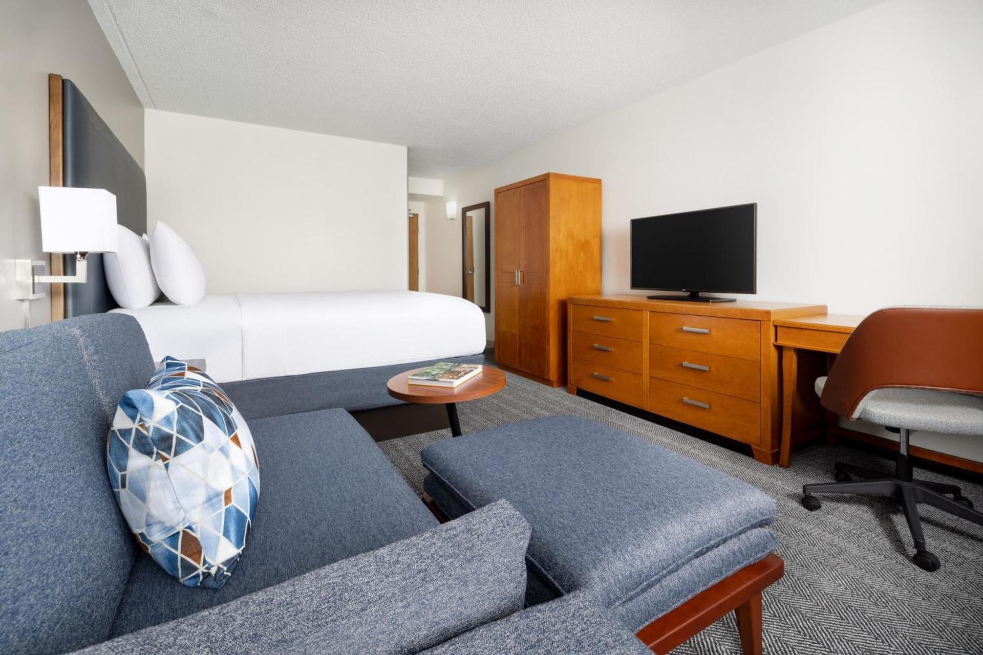 Courtyard by Marriott Montvale photo 14