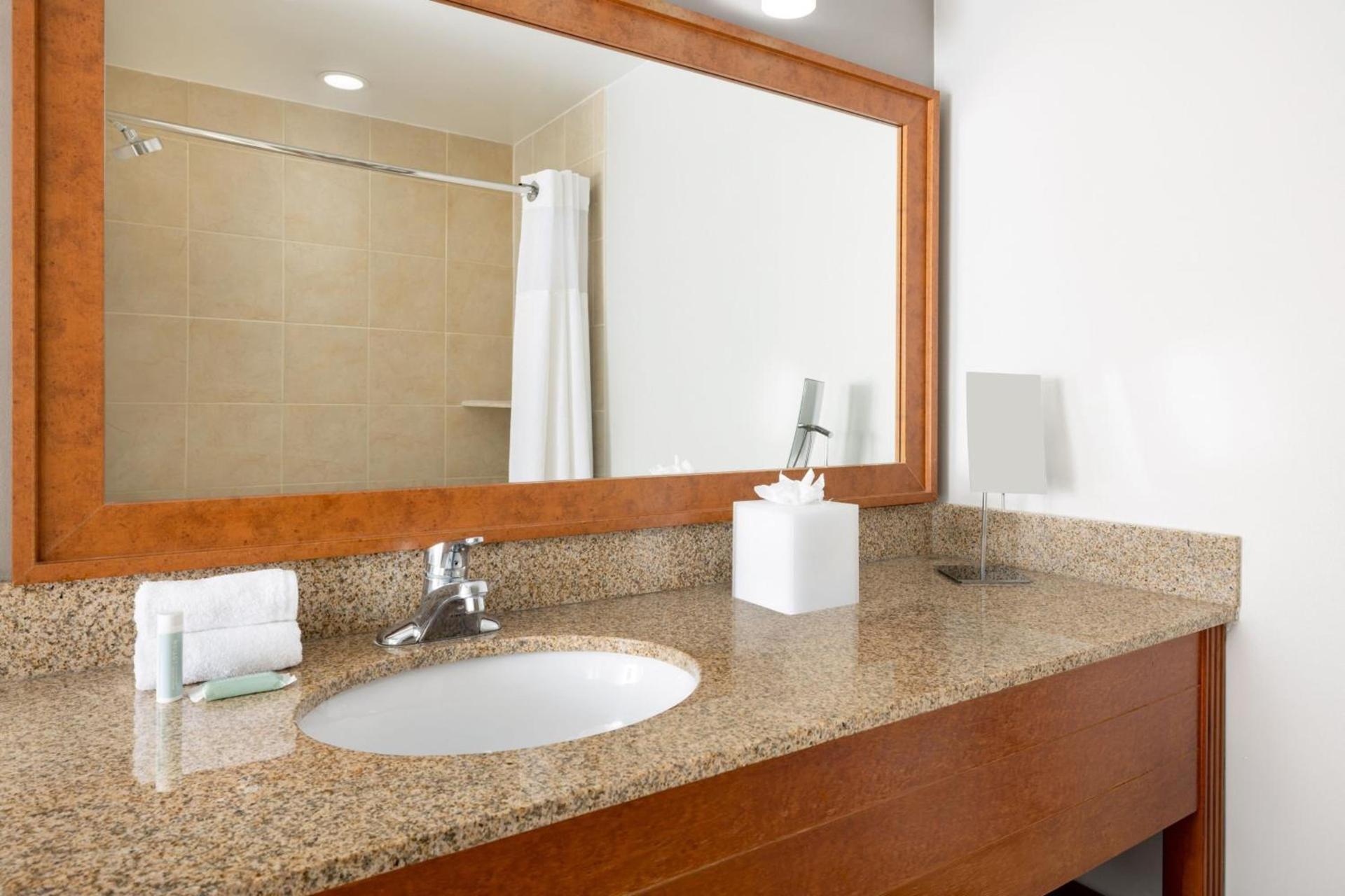 Courtyard by Marriott Montvale photo 18