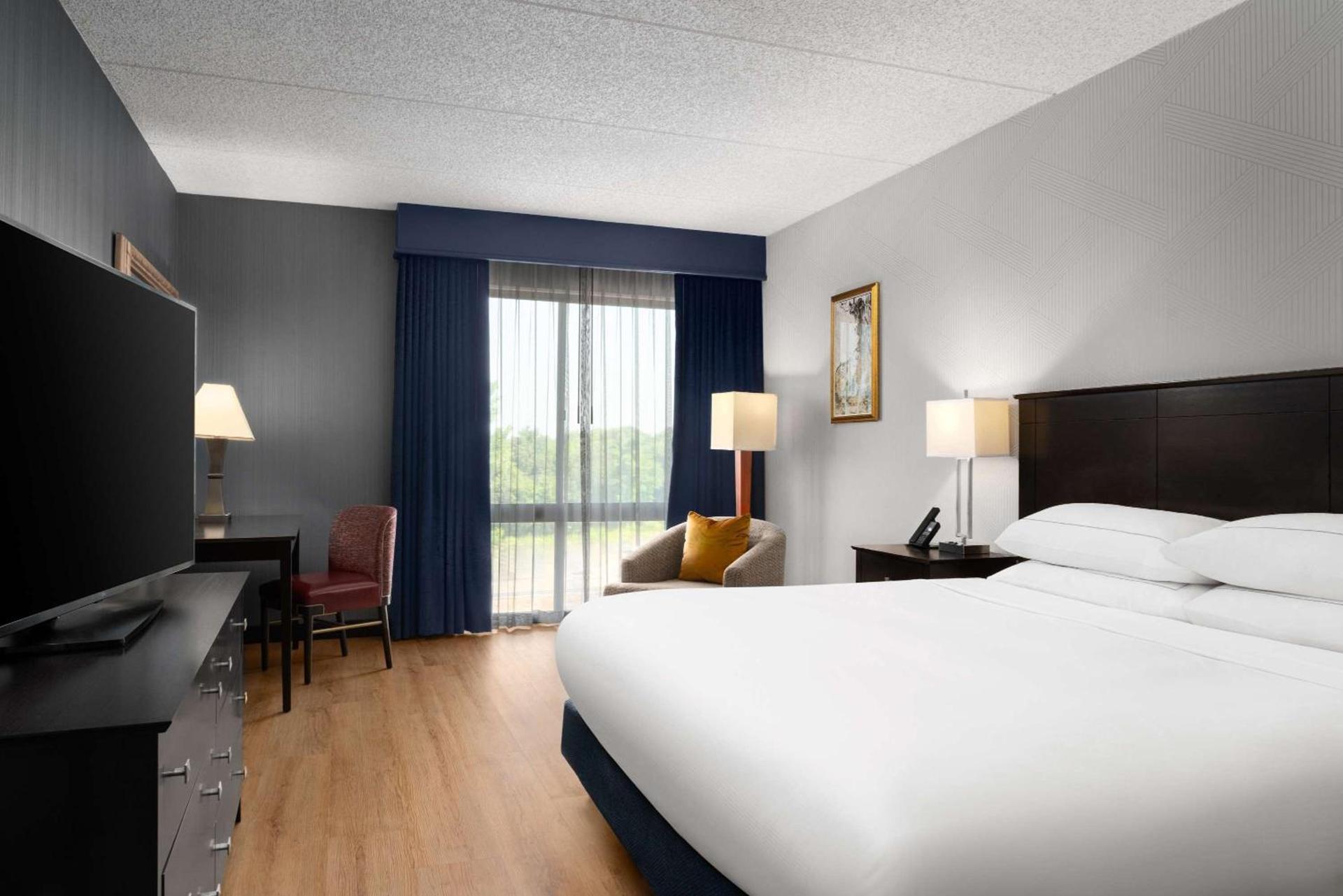 DoubleTree by Hilton Bradley International Airport photo 14