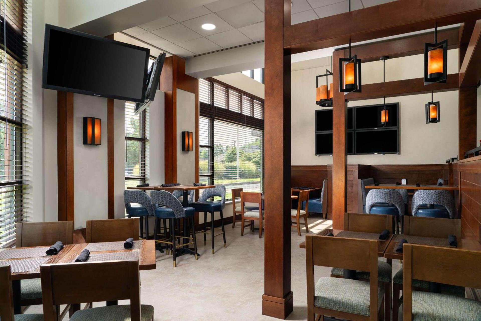 DoubleTree by Hilton Bradley International Airport photo 25