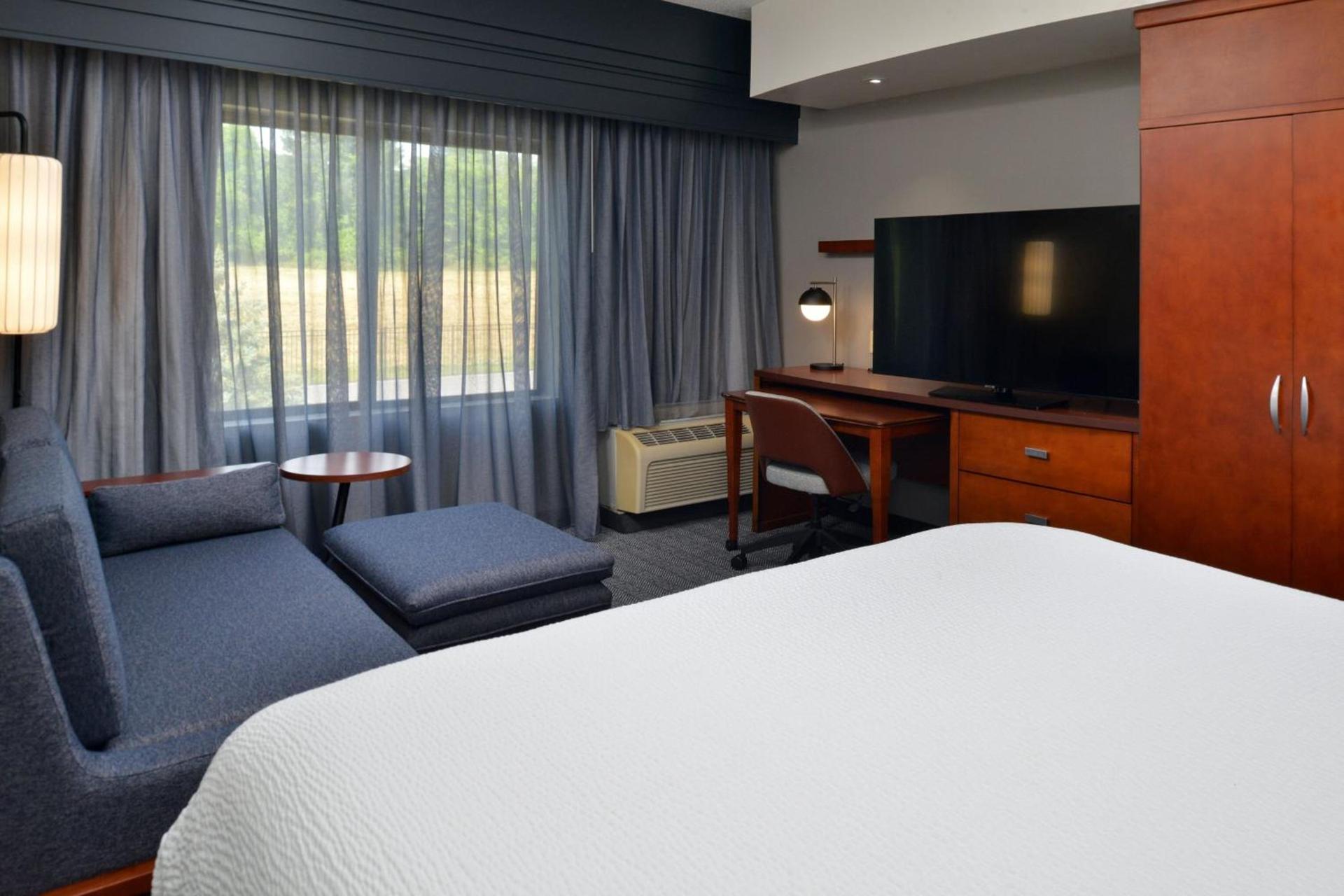 Courtyard by Marriott Harrisburg Hershey photo 9