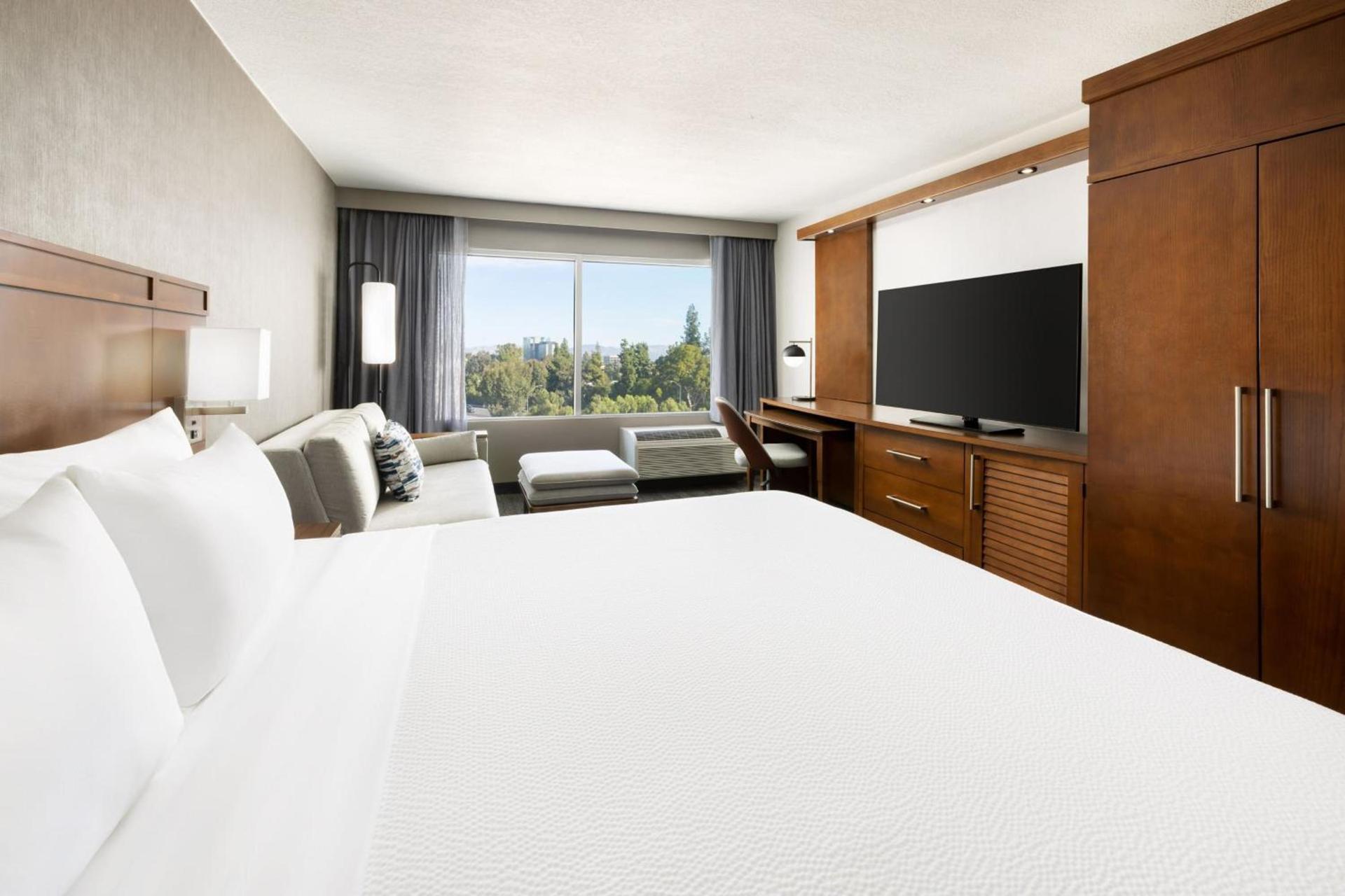 Courtyard by Marriott Los Angeles Woodland Hills photo 25