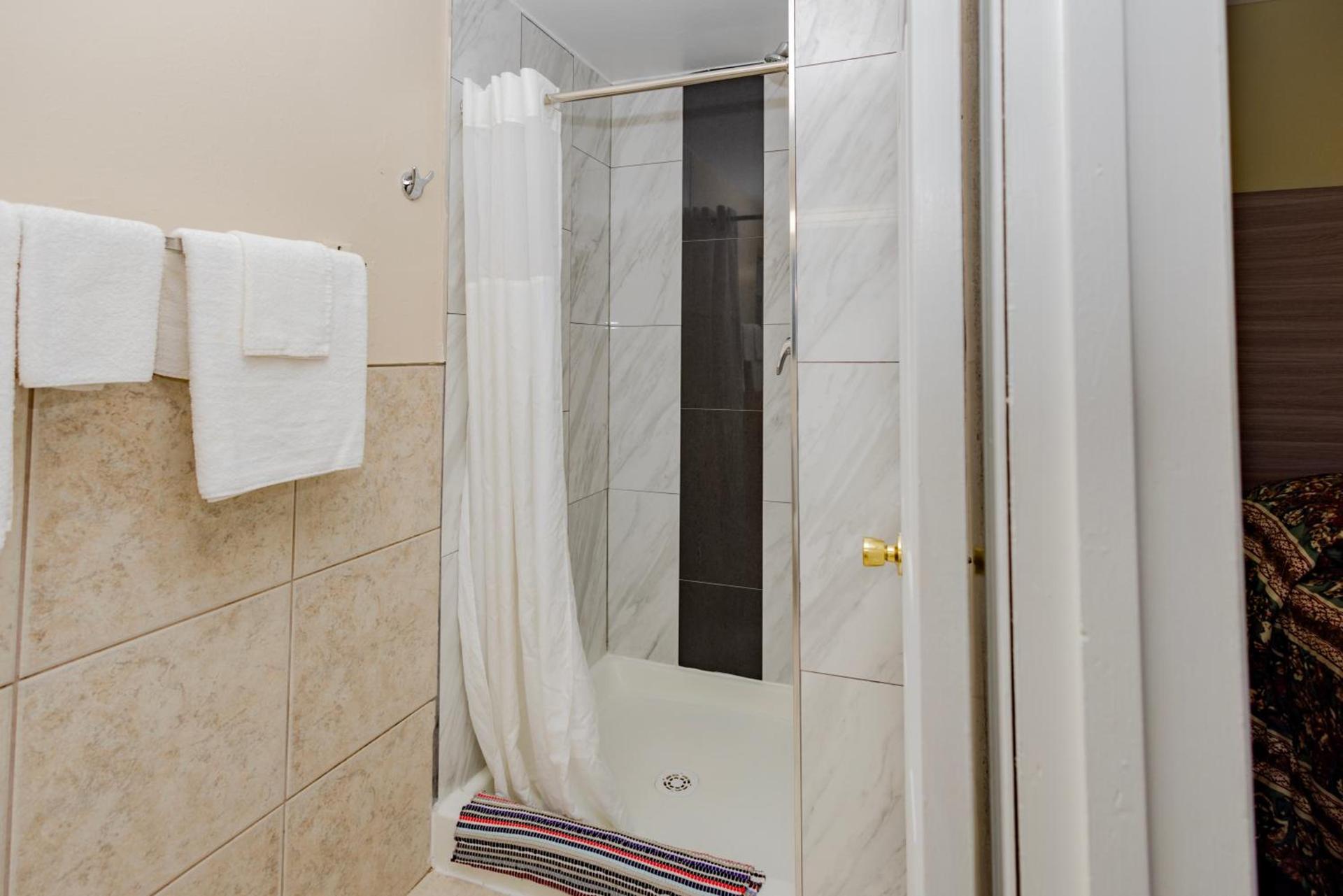 Budget Inn Columbus photo 14