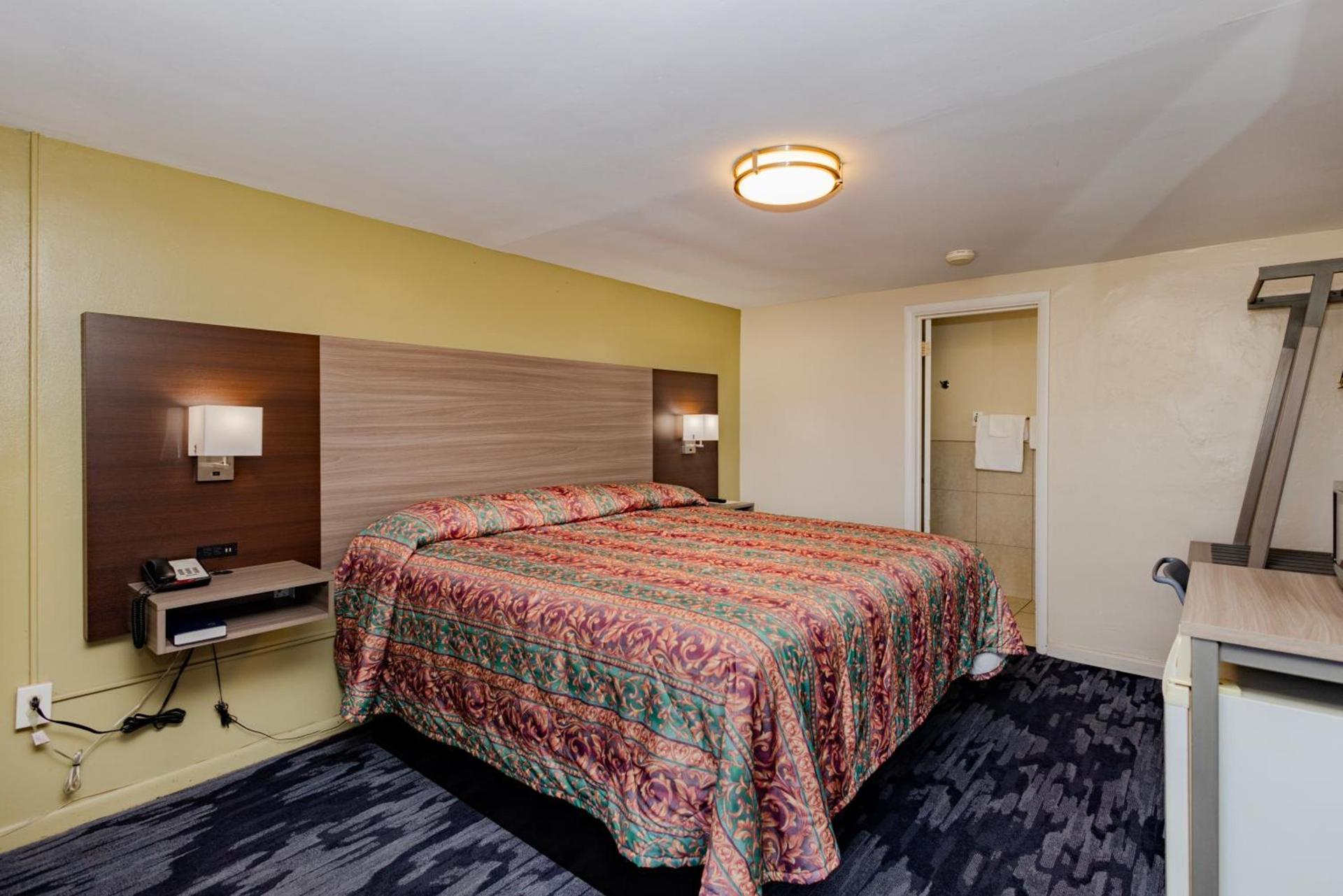 Budget Inn Columbus photo 11