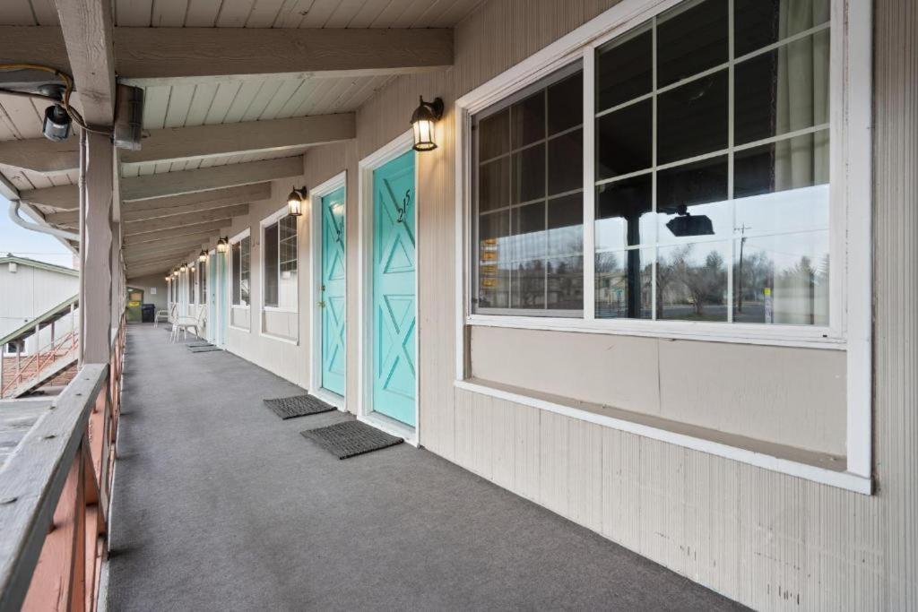 Silver Spur Motel photo 8