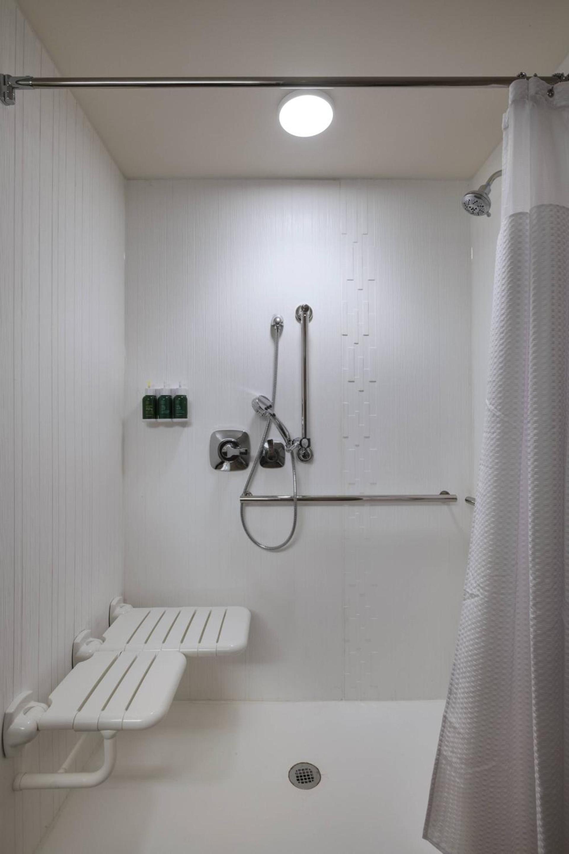 Courtyard St. Louis Brentwood photo 13