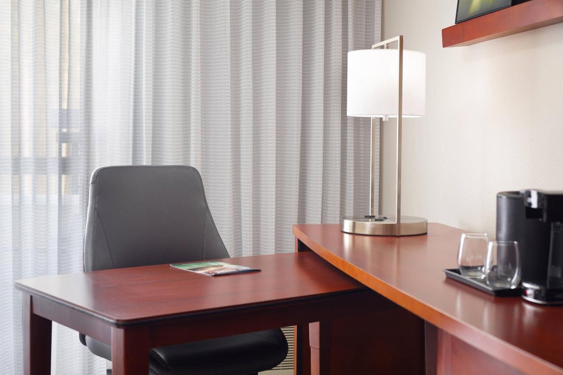 Courtyard by Marriott Perimeter Center photo 8