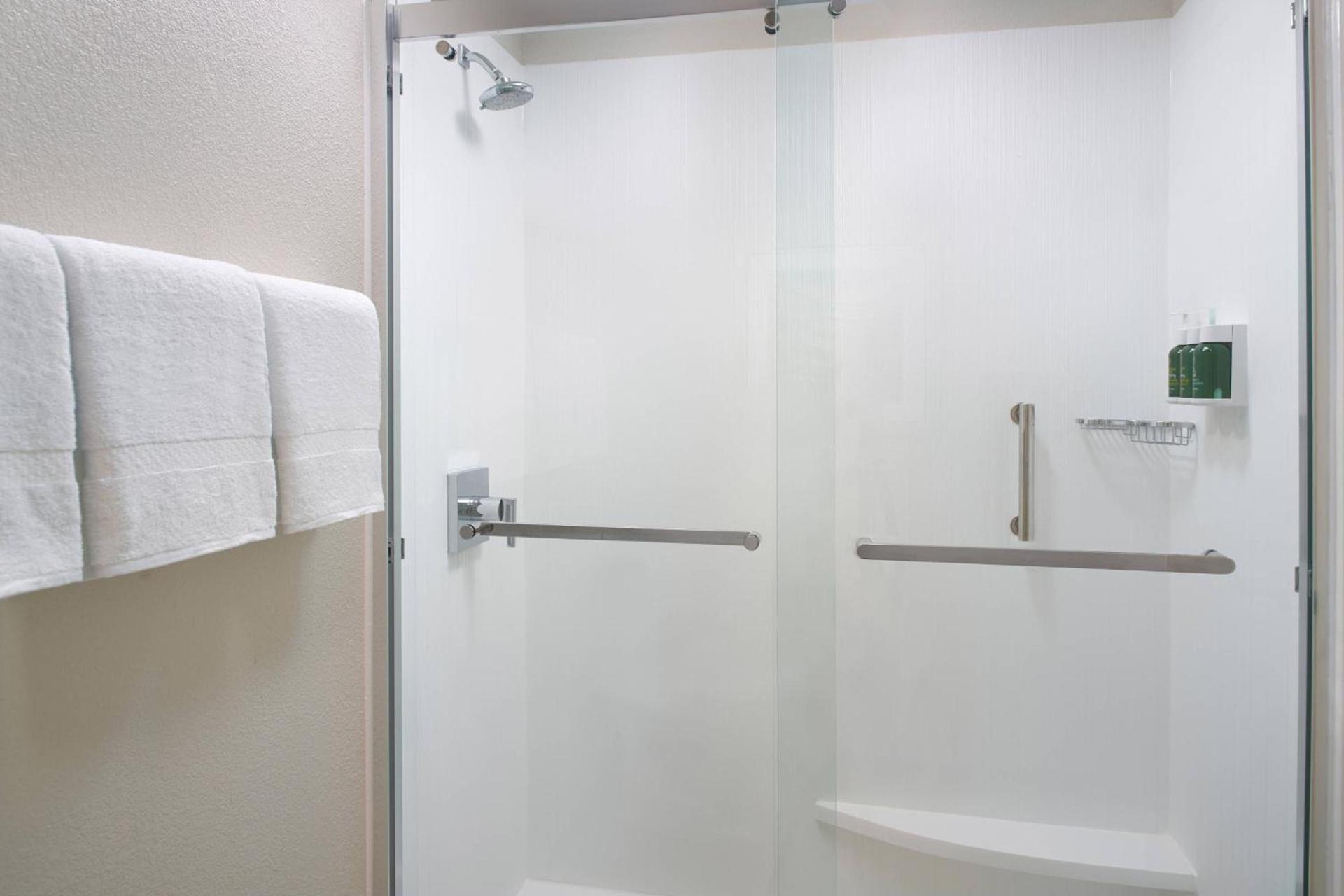 Courtyard by Marriott Perimeter Center photo 11