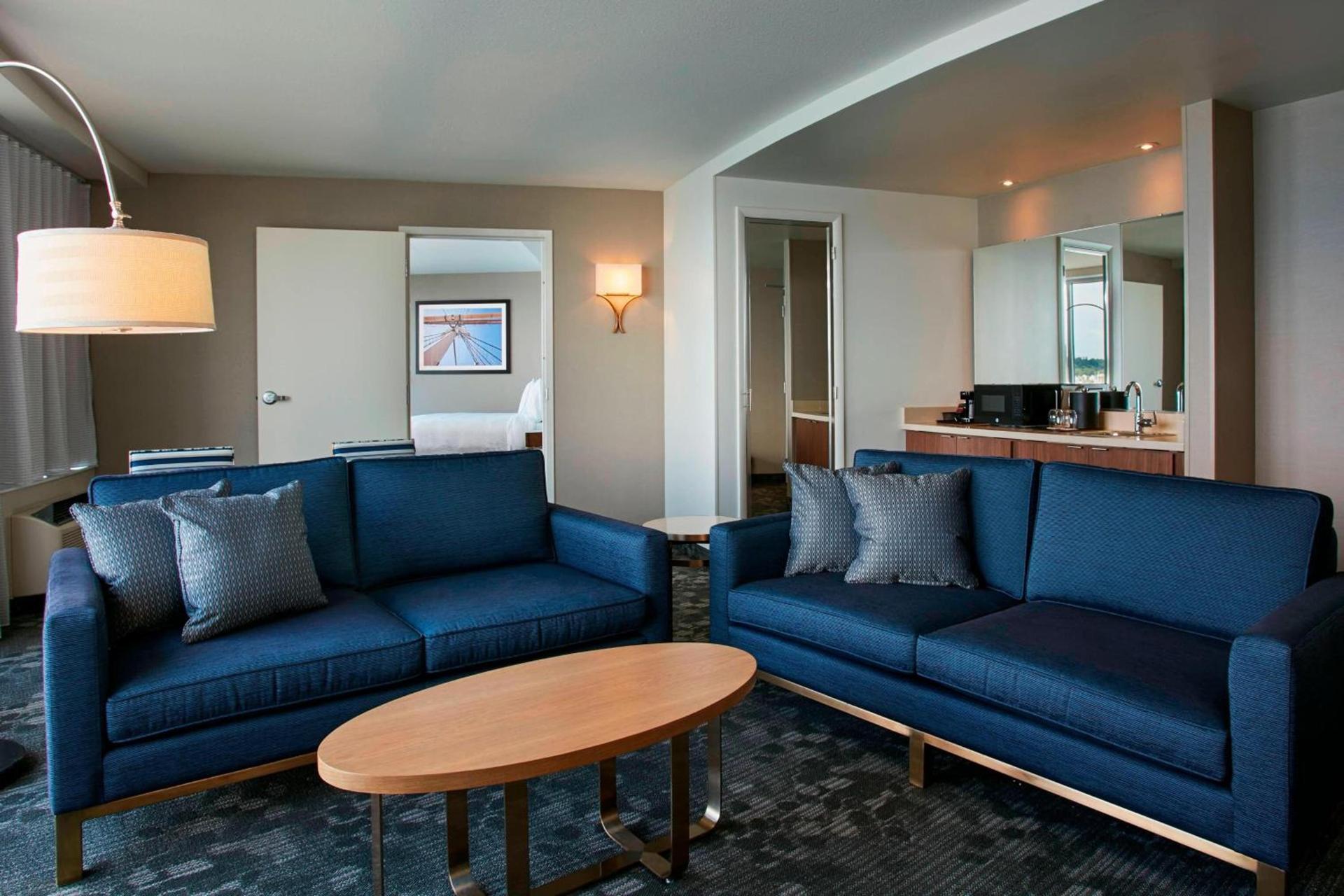 Courtyard by Marriott Erie Bayfront photo 34