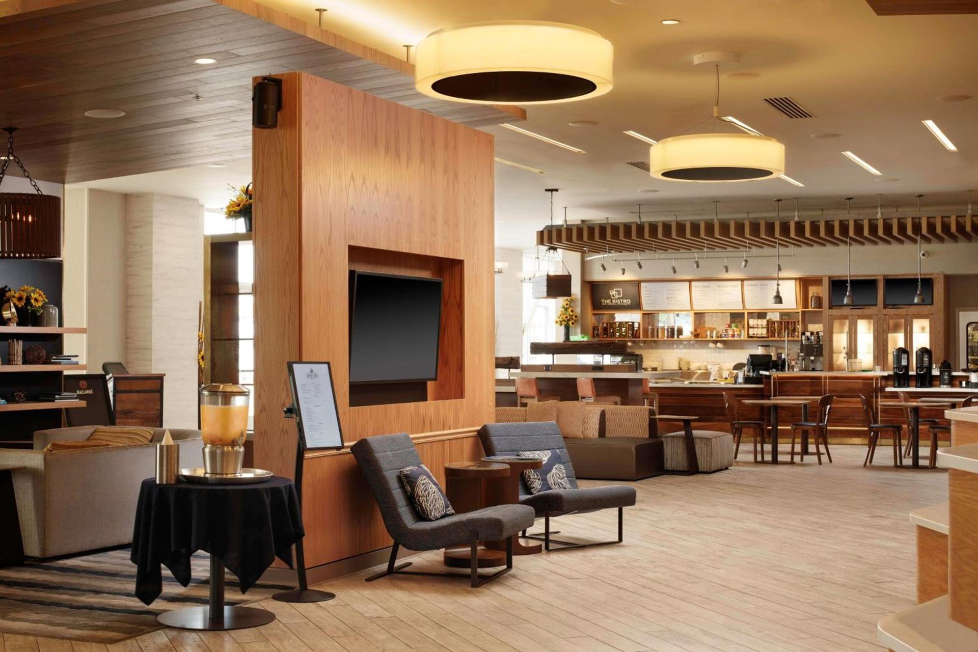 Courtyard by Marriott Erie Bayfront photo 7