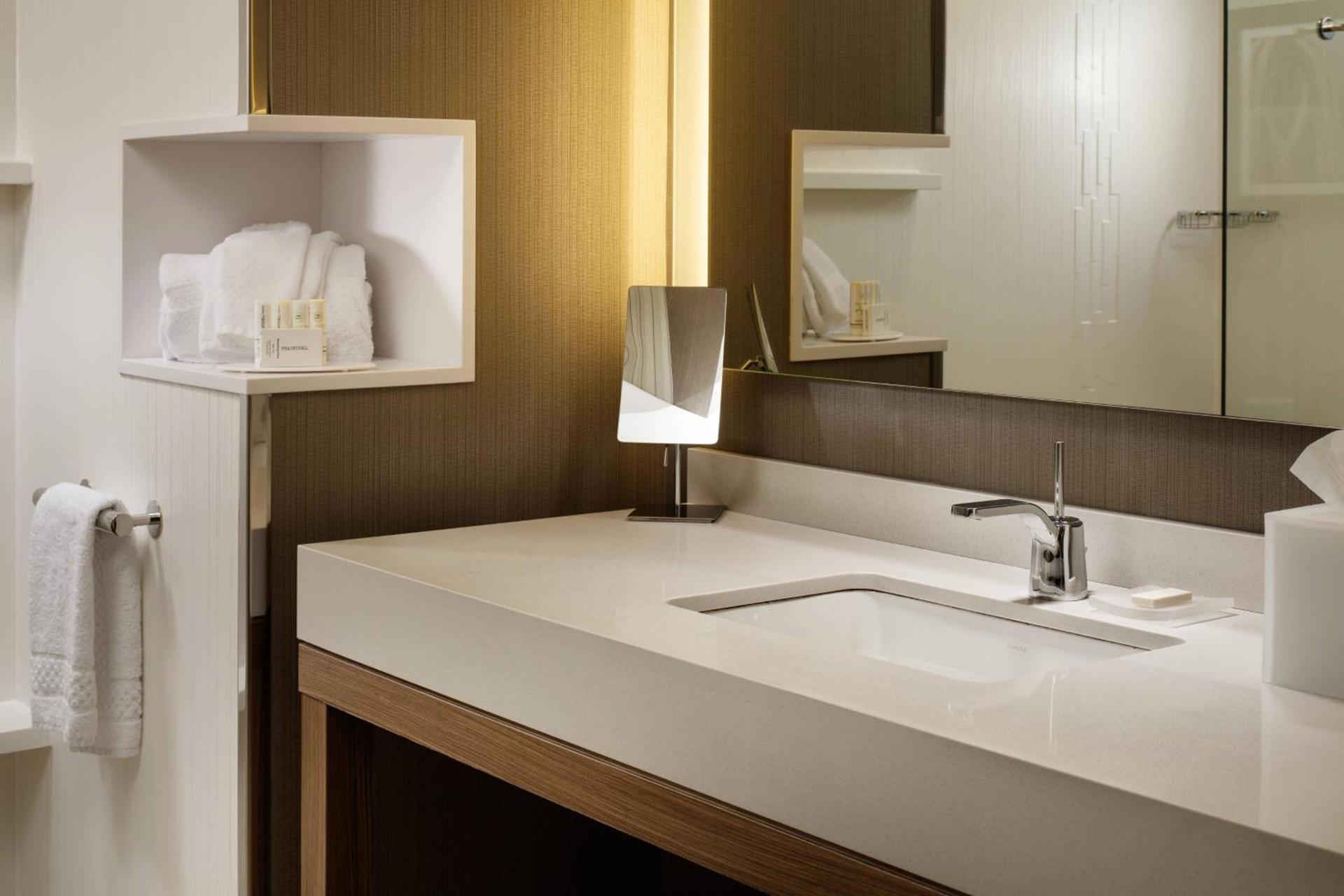 Courtyard by Marriott Erie Bayfront photo 22