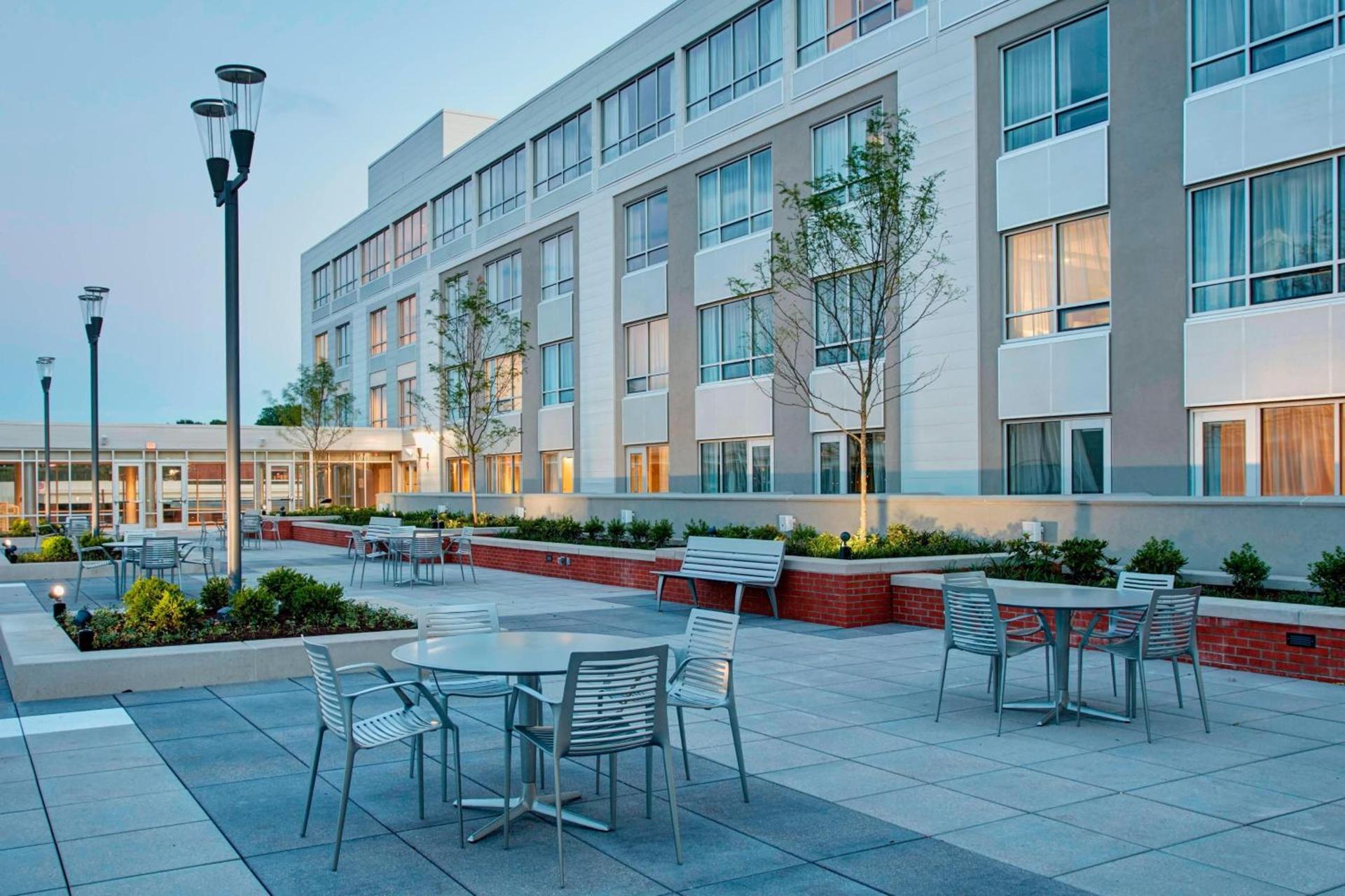 Courtyard by Marriott Erie Bayfront photo 61