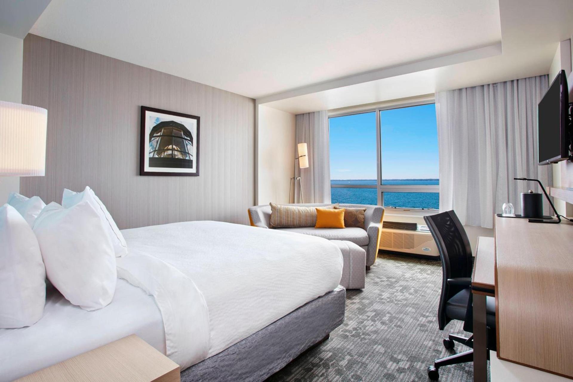 Courtyard by Marriott Erie Bayfront photo 10
