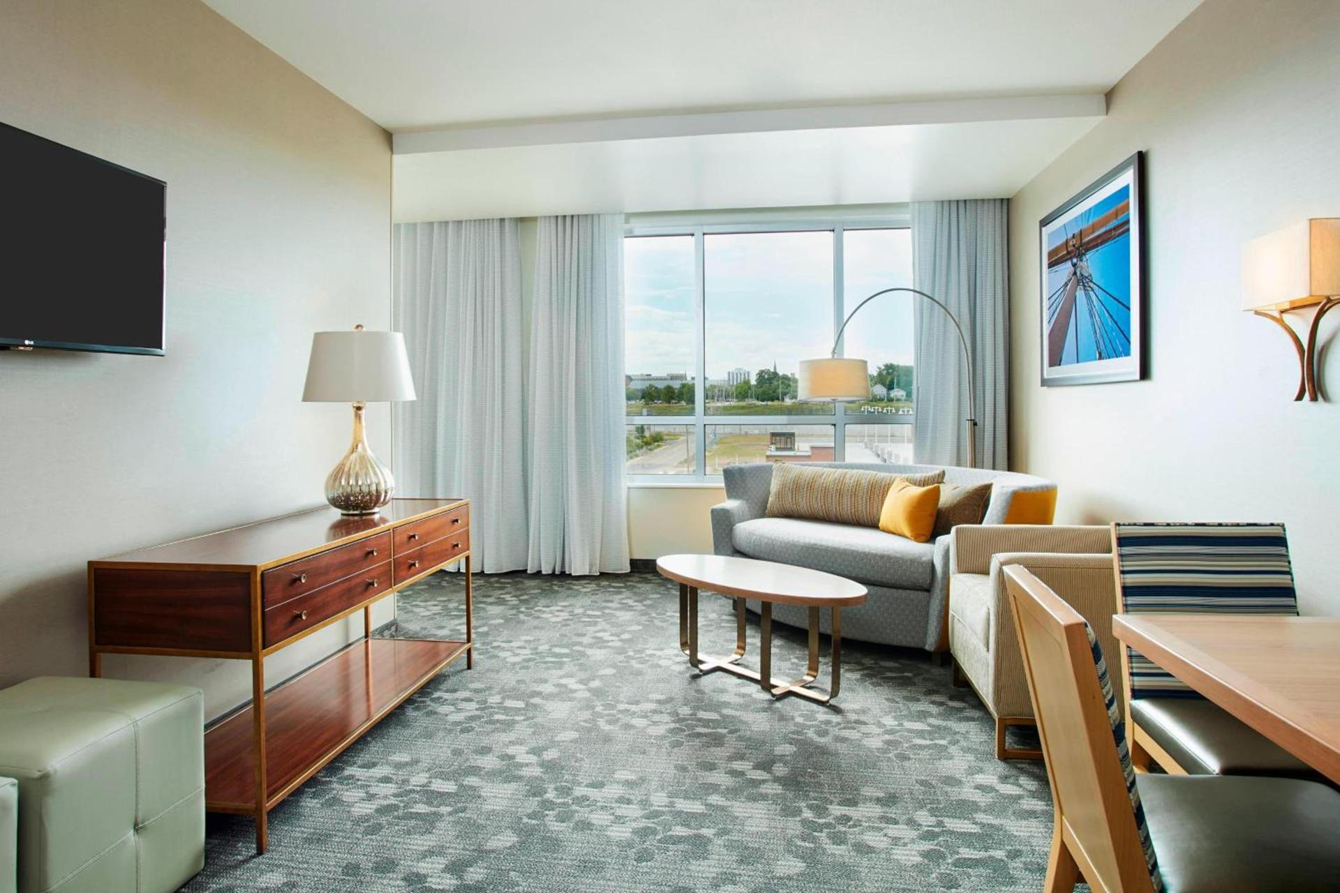 Courtyard by Marriott Erie Bayfront photo 27