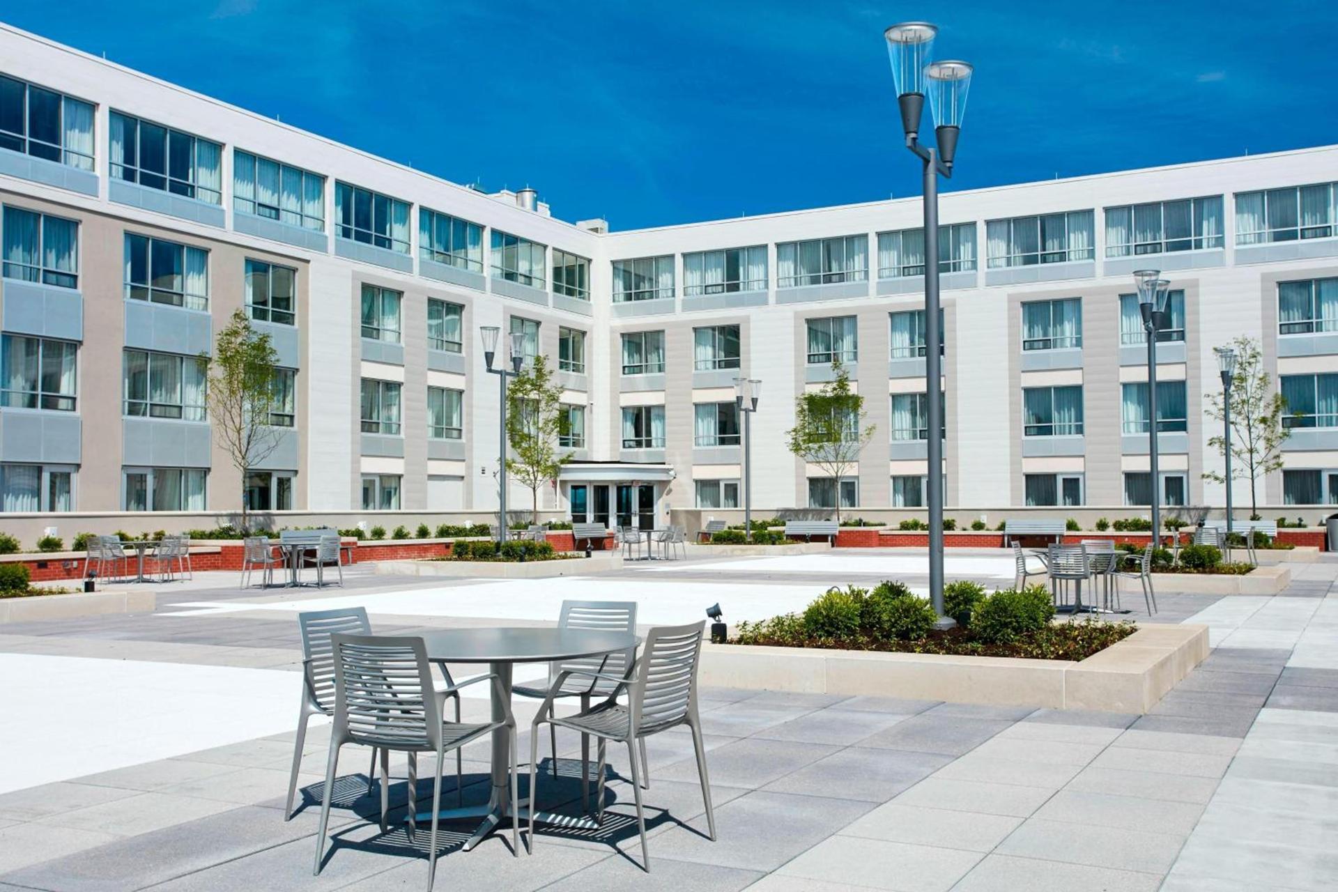 Courtyard by Marriott Erie Bayfront photo 21
