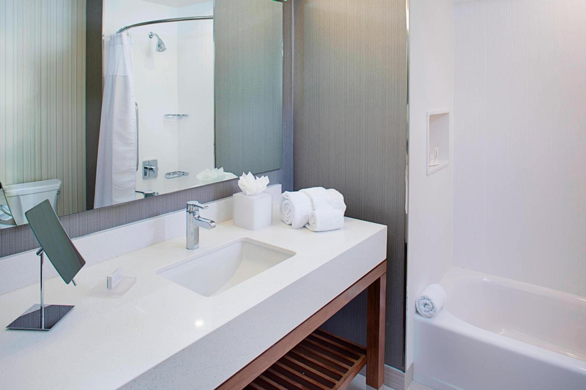 Courtyard by Marriott Dallas Carrollton and Carrollton Conference Center photo 7