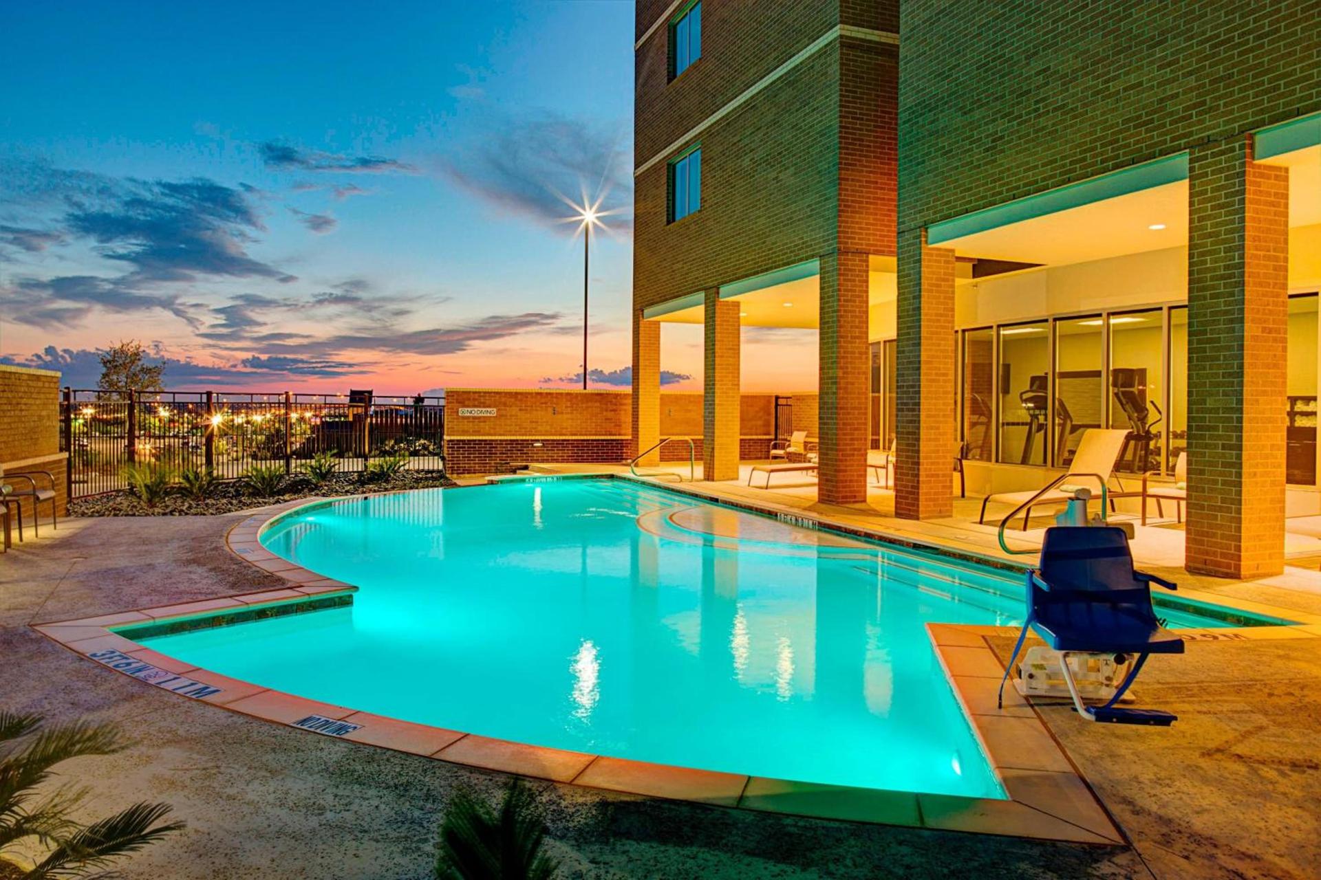 Courtyard by Marriott Dallas Carrollton and Carrollton Conference Center photo 24