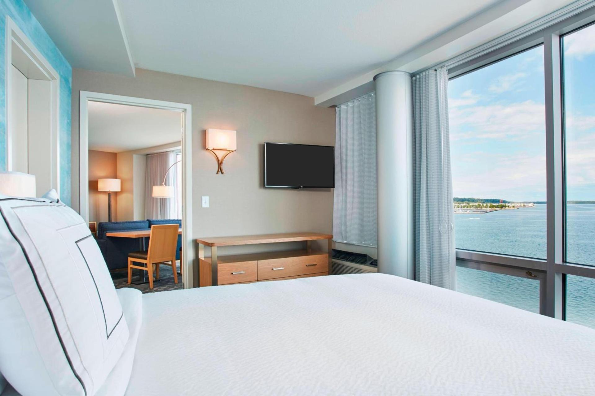 Courtyard by Marriott Erie Bayfront photo 33