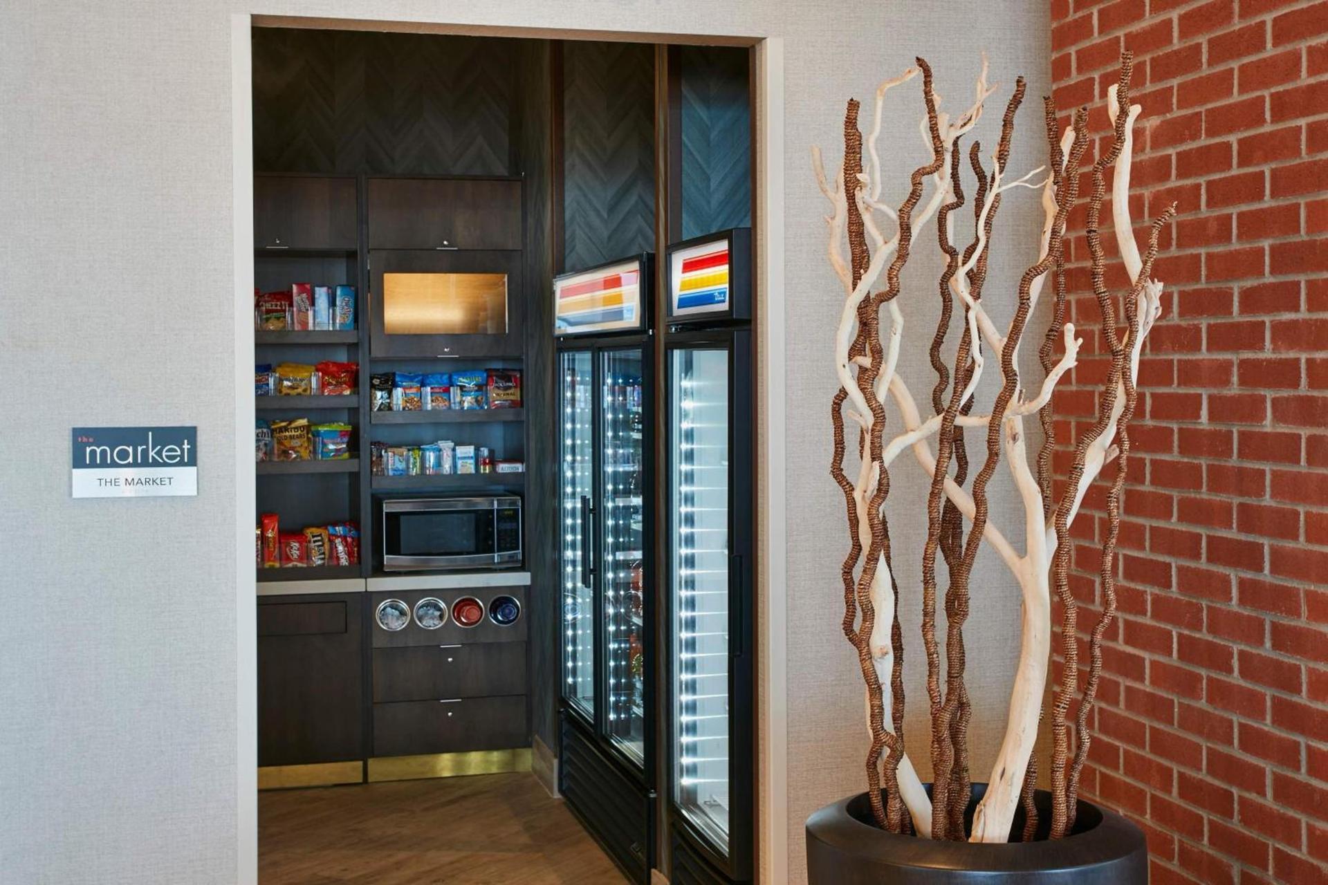 Courtyard by Marriott Erie Bayfront photo 40