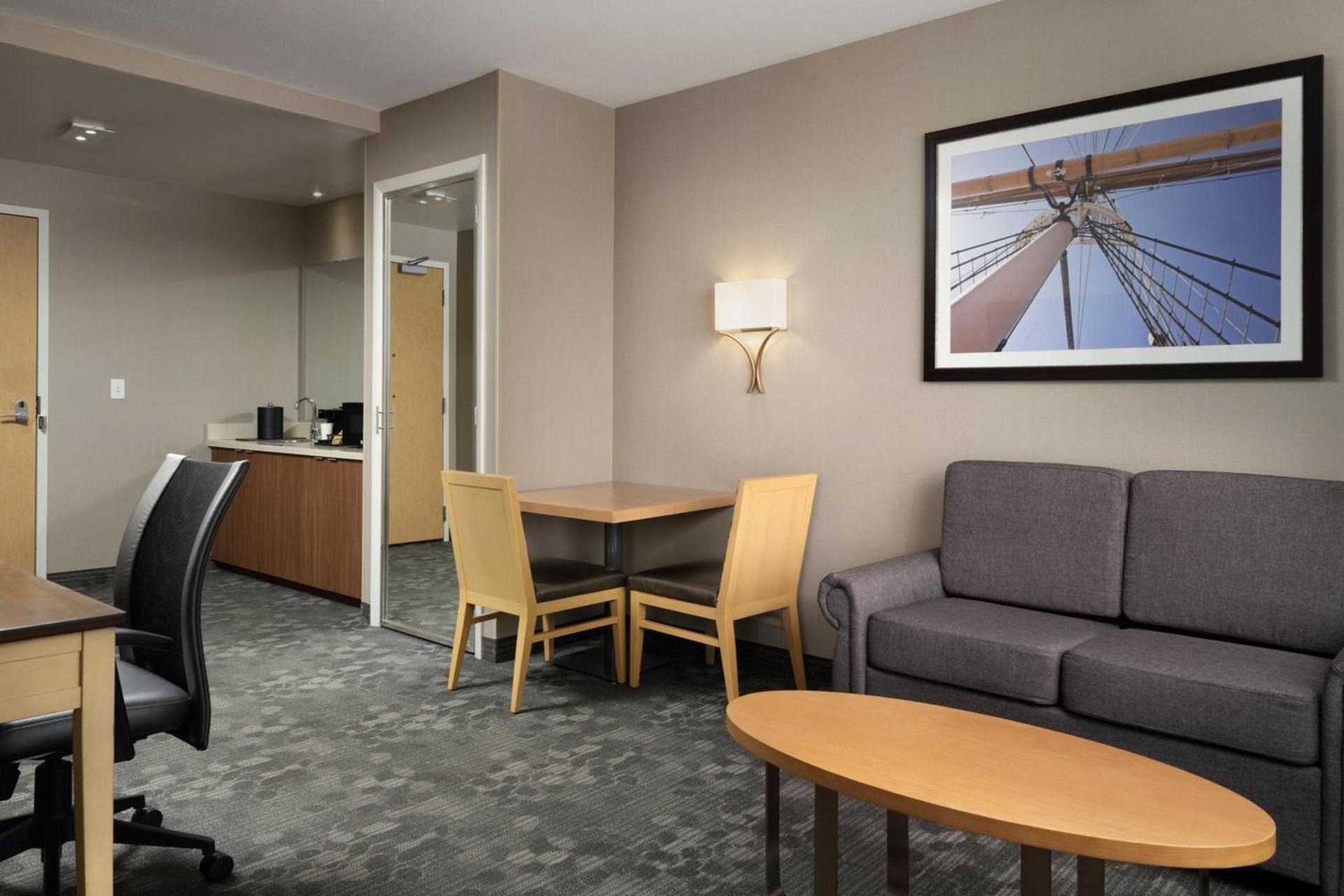 Courtyard by Marriott Erie Bayfront photo 32